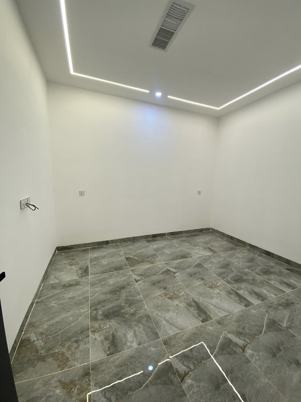 🏠اعلان اعلان
دار للبيع
موقع مميز
~~~~~~~~~~~
📄طابو ملك صرف
🧱بناء درجه اولى
~~~~~~~~~~~
سقف مغربي ✔️
واجهة فلين✔️
نظام تبريد مركزي✔️
بناء هندسي✔️
~~~~~~~~~~~~
📐المساحه:-150م
📐الواجهة :-10م
~~~~~~~~~~~
📍الموقع :طريق بغداد
قرب بانزين خانه غرناطه
~~~~~~~~~~~
💸السعر :-علق ب(تم) يوصلك السعر مناسب 
~~~~~~~~~~~
الطابق الاول  يحتوي:-
استقبال +هول+مطبخ بارد
مطبخ حار+غرفتين نوم+صحيات
~~~~~~~~~~~
الطابق الثاني يحتوي على:
هول +صحيات +3غرف نوم
~~~~~~~~~~~
للاستفسار اكثر الاتصال على
***********📱
~~~~~~~~~~~
نستقبل جميع العروض 
🏠السكنيه  🏛️التجاريه
