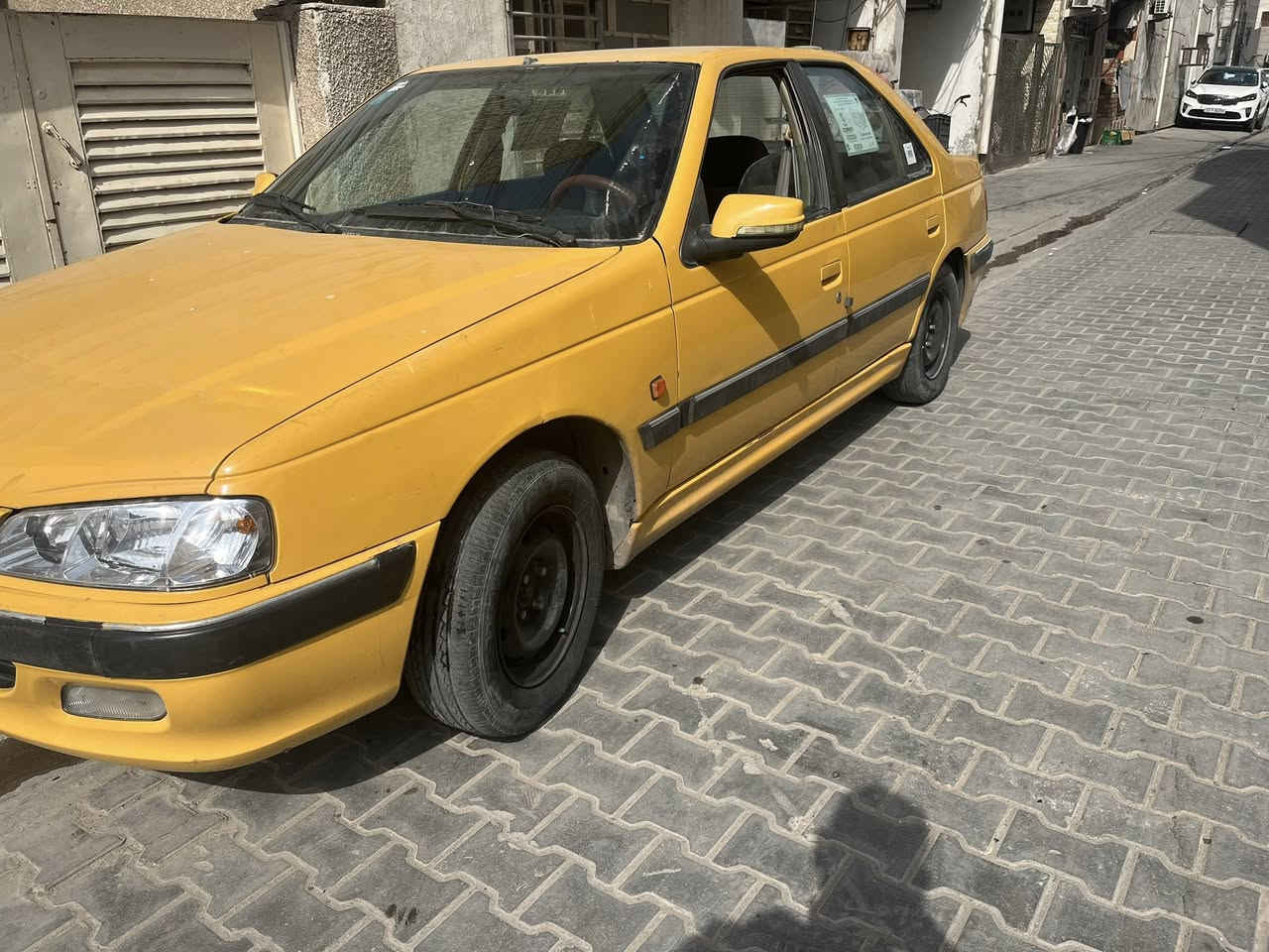 السلام وعليكم للبيع بيجو بارص 2015 بااسمي مصفرة غرامات مصفرة هيئة رقم الجديد بدون خياس بدون حادث فقط صبغ شوية يم قبغ البانزين المكينه مجفته جديد بيها نضوح بسيط من قبغ ولفات والكلج جديد كير مكفول 
السعر 46 $
مكاني بغداد الجديدة 
***********
