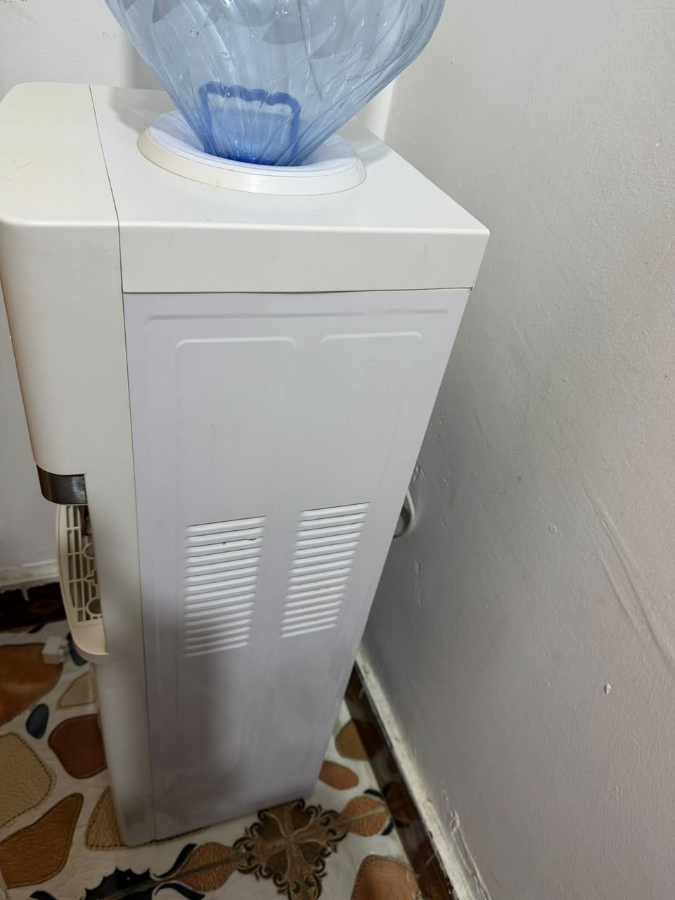 للبيع براد دنكا نضيف جدآ مكفول من العطل وشغال 100/100
فقط بي نضح قطرات ماء احيانآ مااعرف وين على الاغلب من داخل احد الحنفيات  بالضبط 
السعر 35 الف 
العنوان تنومة صالحية 
***********
