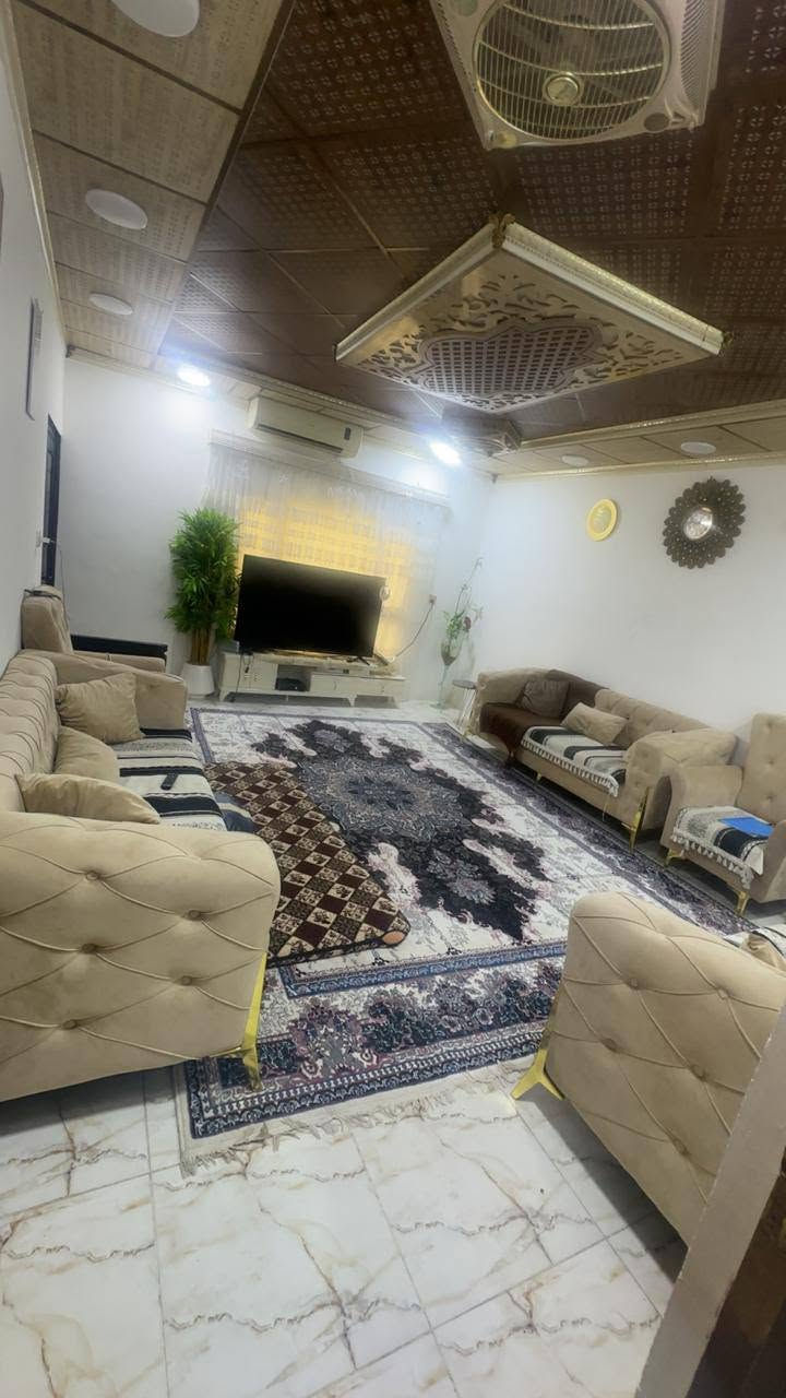 سلام عليكم بيت ماليه ركن  200 متر  للبيع منطقه حي العسكري خلف محطه جيهان قرب مدرسه جاغداش ***********6 سعر 85 وبي مجال قليل
