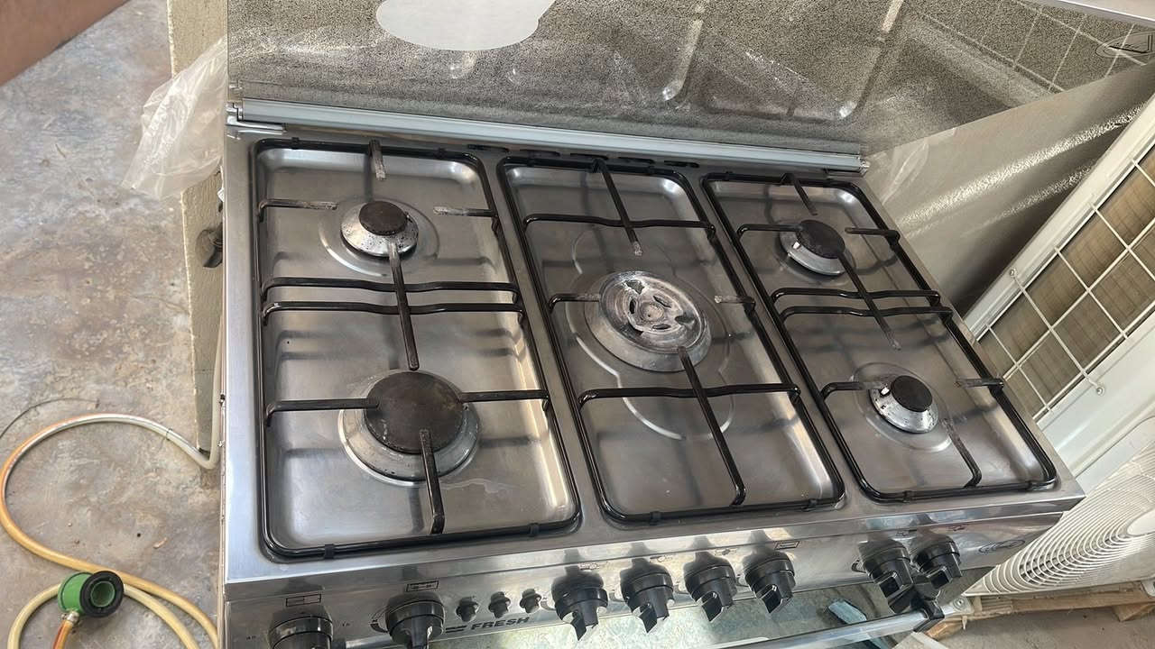 اسلام عليكم 
طباخ ايطالي نوعيه فرش 
خمس عيون للبيع 
جديد كلش 
سعر ١٩٠
***********
