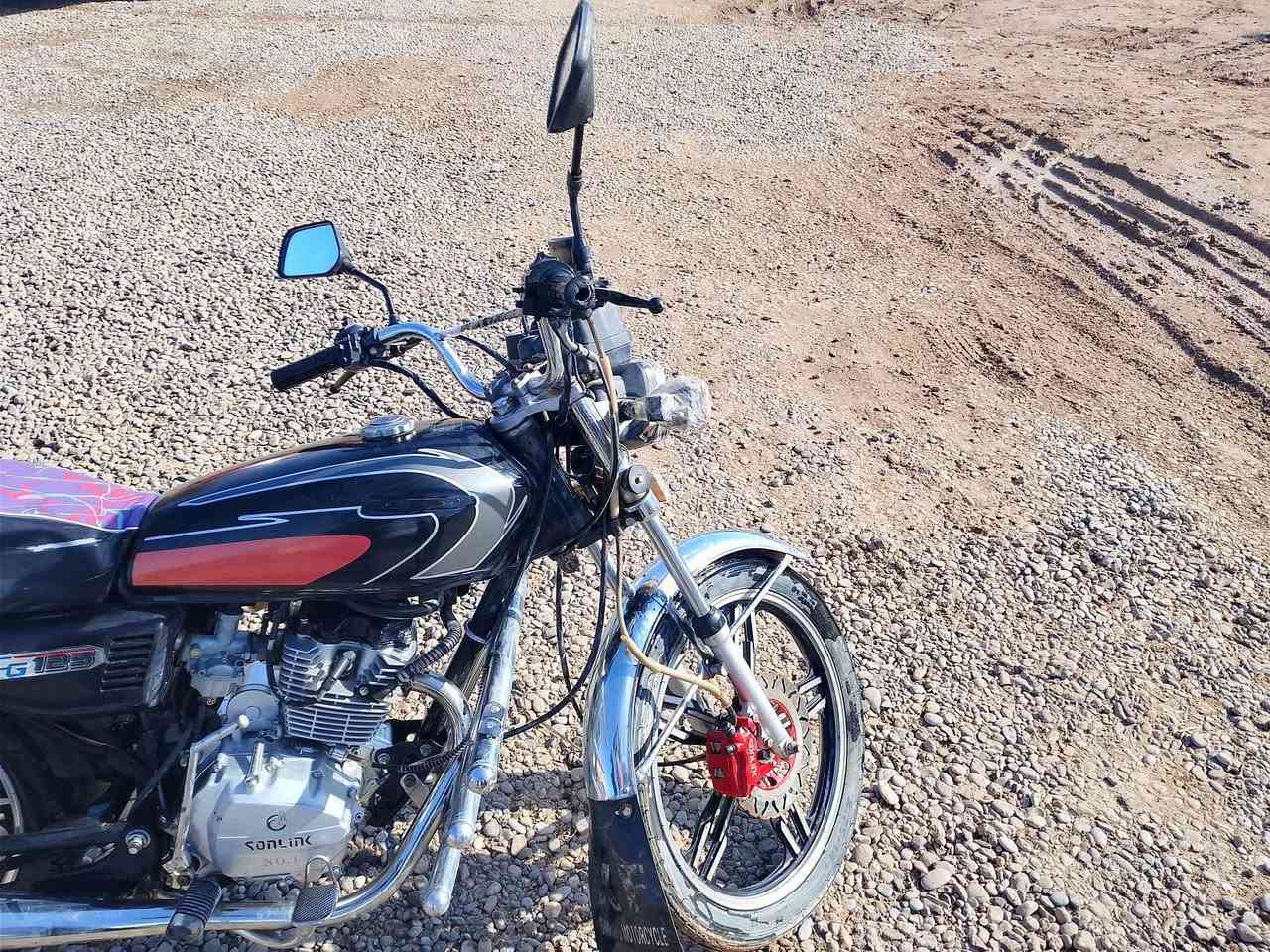 السلام عليكم 
يوجد موطور البيع 
السعر450 وبي مجال 
تصل على الرقم ***********
