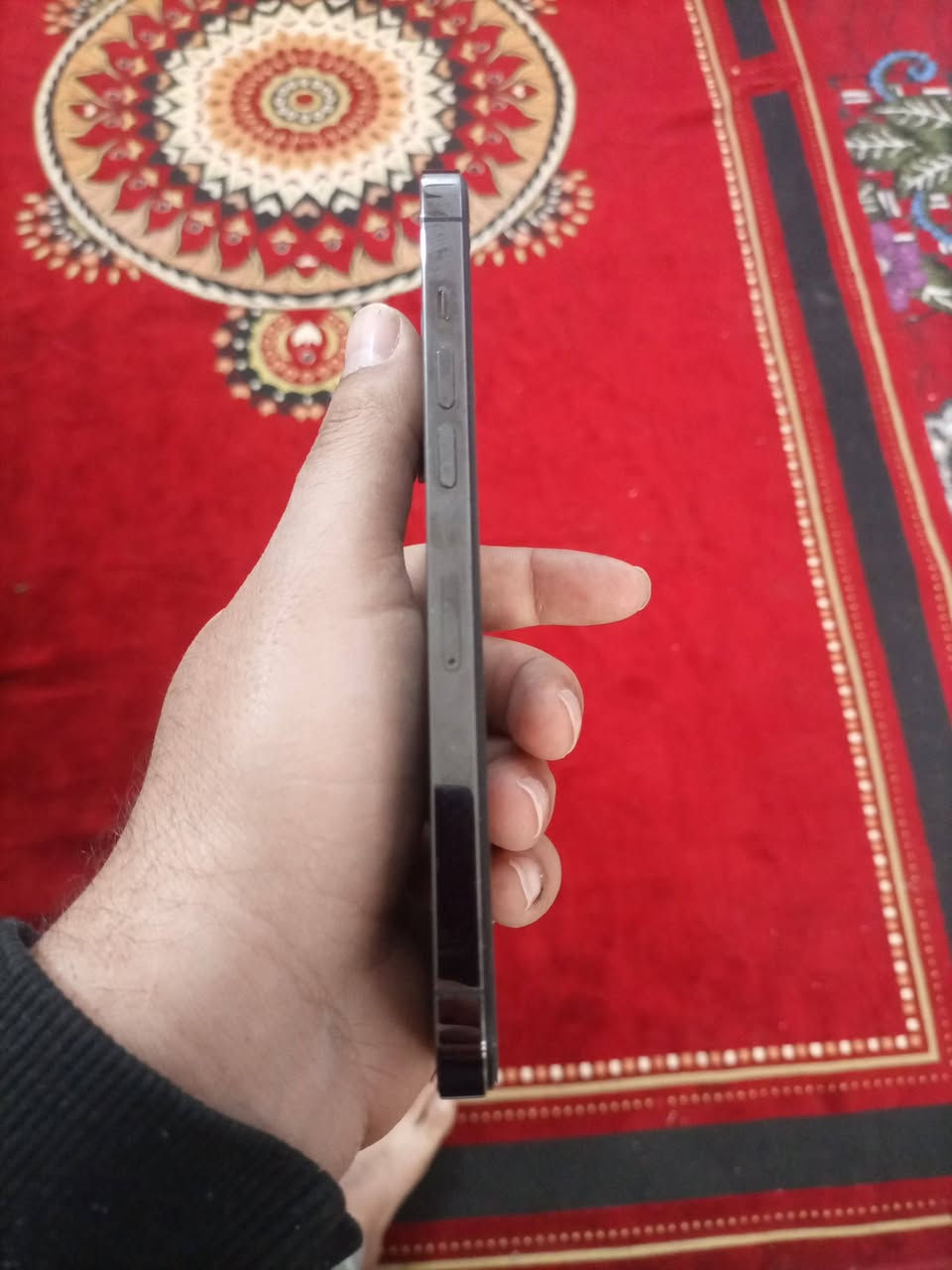 السلام عليكم 12 برو ماكس للبيع شاشه بيها فطر مستبدله سابقا وفيس ايدي متوقف للبيع *********** 
السعر 200
