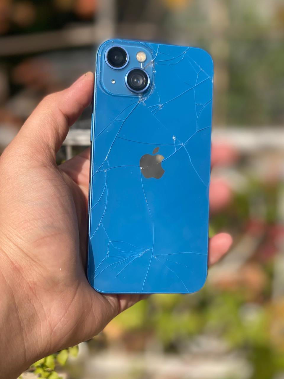 السلام عليكم ايفون 13 عادي ذاكره 128 بطاريه 100 مبدله اصليه امريكي الجهاز فقط بطاريه مبدله +الكامره بس الاماميه شغاله الخلفيه عاطله ونقطه سوداء بل شاشه ما مأثره بل لمس جهاز خفيف بل لمس سعره 250 وبي مجال *********** مكان نجف
