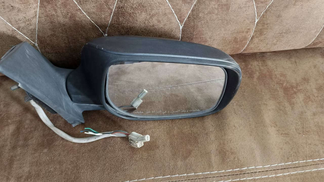 زوج مرايات شفط كورولا ٢٠٠٩-٢٠١٠ و بكلاتات لد كما موضح بالصور.. اريدهن المرايات الزوج ب ٥٠ واحدة من المرات الجانبية ما تشتغل الشفط يرادلها تصليح والبكلايتات ٥٠ الف دينار المراسلة على رقم ***********..
