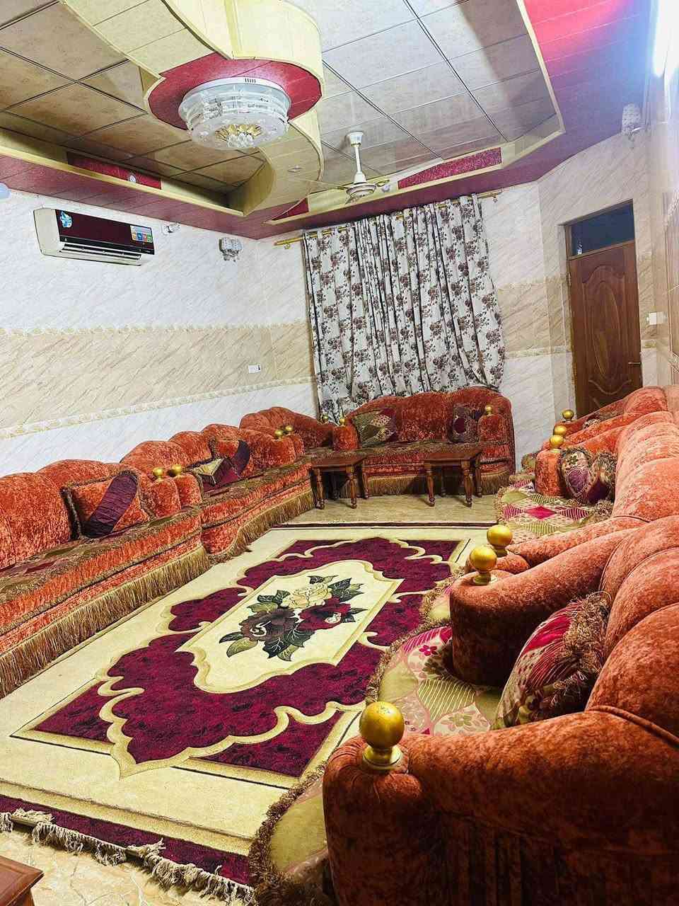 للبيع المساحه 250 متر 
غزفتين نوم كبار 
استقبال 7 في 4 ونص 
صالة 8 في 6 
مطبخ 5 في 4 
صحيات داخلية وخارجية 
بناء البيت سيراميك للسقف 
الارضية كله بورسلين ايطالي ..عنوان قرب دائرة الزراعه خلف بيت مهدي عاكول شاره 7 متر للاستفسار ***********.   ***********
