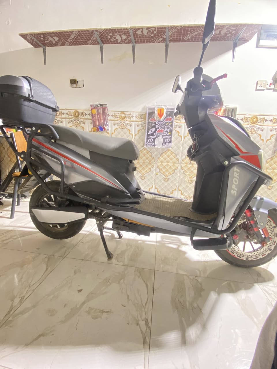 دراجة شحن يوزسكي شبح  6بطاريات مستخدم شي قليل يشتغل بصمه وكرت وسويج نظام R سماعات mb3 دراجه بعدها جديده يشباب السعر 600 للتواصل ***********
