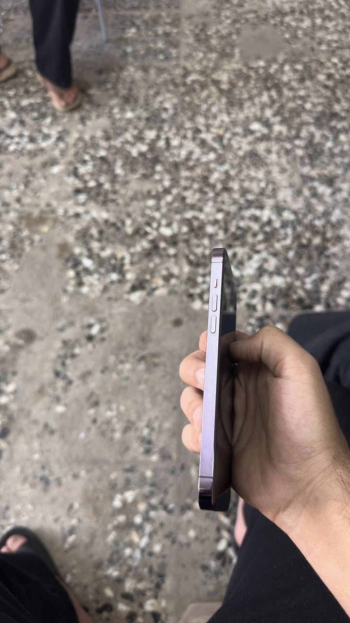 السلام عليكم ورحمة الله وبركاته ايفون ١٤ برو ماكس شريحه الكترونيه ذاكرته ١ تيره نضافه كبالك شوفه عينك بحاله الكارتون نضيف جدا وممفتوح ولامبدل وين متريد روح افحص بطاريته ٩٣ سعره ٨٥٠ وبي مجال حك الجيه العنوان بغداد البلديات الضباط 
للتواصل *********** متوفر واتساب ورصيد
