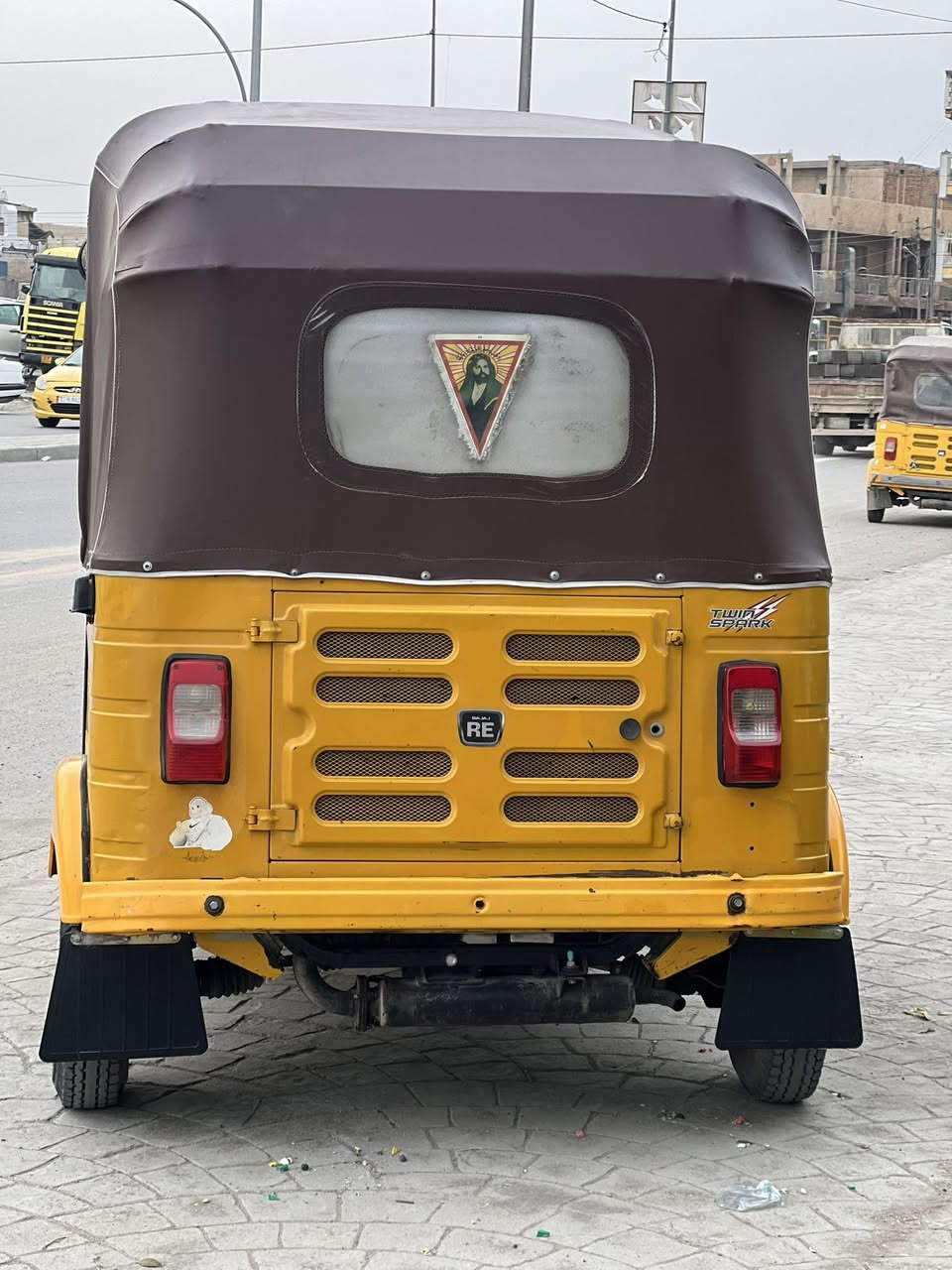 سلام عليكم شباب تكتك حلوه ونضيفه كدامك بل صور نضافتها تخم تاير جاهزه كبل للشارع موديل 2018/12/8داخله بل 2019/2/26عنواني بغداد دوانم البياع السعر٤١٠٠قفل أوراق مو رقم***********
