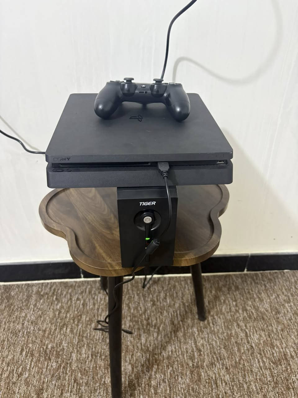 بلي فور سلم واحد تيرا جديد ما مفتوح نظام ١٠:١ تهكيره قرص حلو ميتأخر حتى بالتشغيل لا صوت ولا حماوة عالية جديد معه ٢ جوستك اصلي ويوبي اس ايضا جديد مصار شهر من اخذته واريد ابيعه بسعر ٢٥٠ الف مكاني بغداد الشعب
***********
