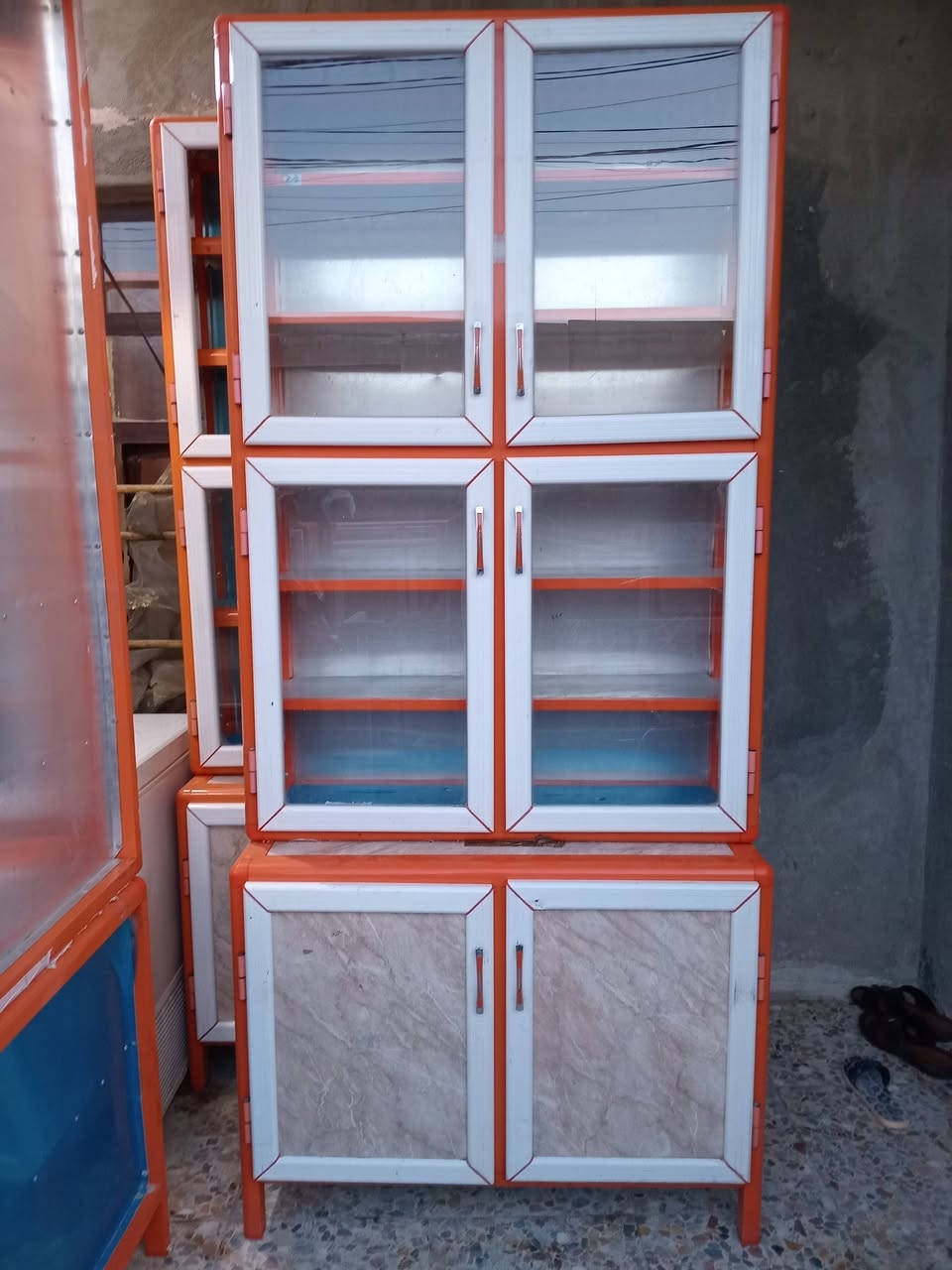 رفوف المنيوم جام عدد 10 سعر القطعه 150
باترينه المنيوم متر ونص عدد4 سعر الوحده 35
***********
***********
