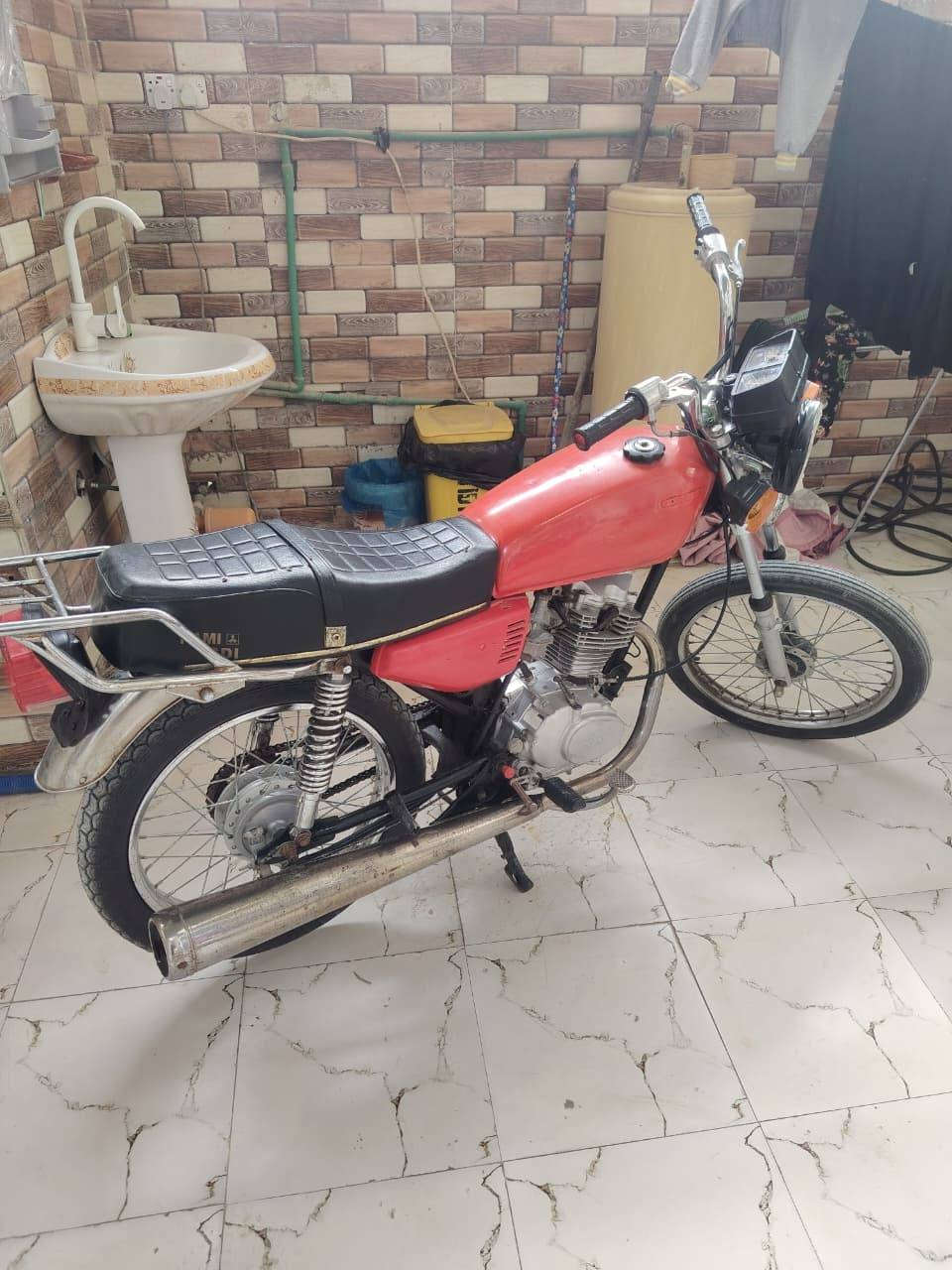 سلام عليكم دراجه نامه للبيع نضيفه ومرتبه مال جناي اوراق اصولي السعر 550 وبيها مجال للشراي ***********
