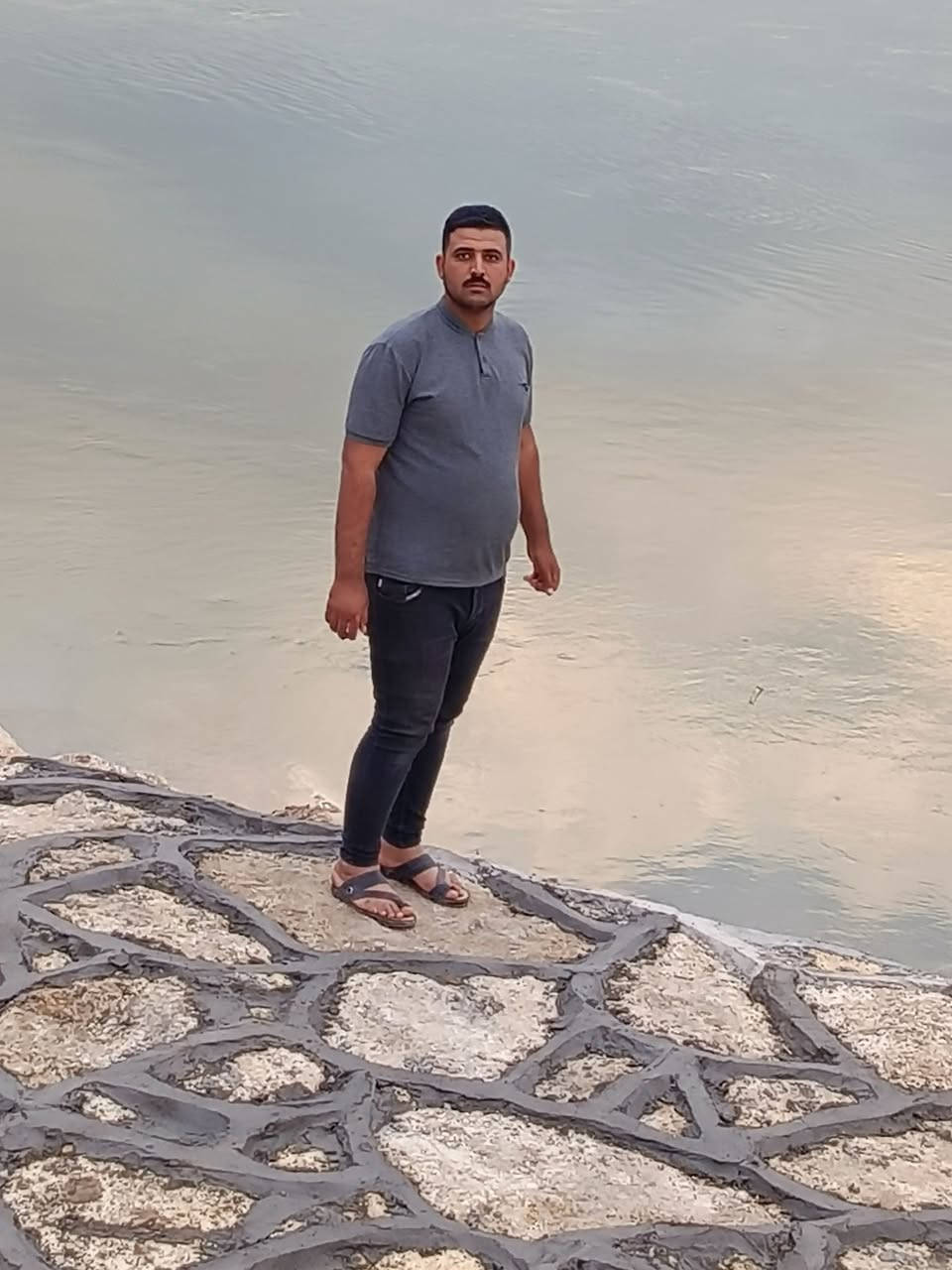 السلام عليكم تغليف حجر وبناء بيوت واسيجه للطلب اتصال على هذا الرقم ***********
