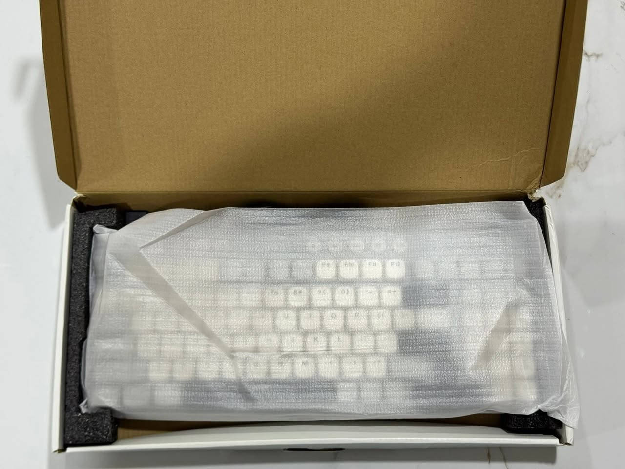 كيبورد كيمنك ميكانيكي احترافي
Thunderobot K96 

Low-profile red linear mechanical switches
Wireless 2.4/bluetooth/wired
قابلية الربط مع ٤ اجهزة بنفس الوقت بوضع الوايرليس
بطارية كبيرة جدا 1900mAh
ازرار multimedia كثيرة جدا بوضائف متعددة
Anti-Ghosting N-key Rollover

للاستفسار مراسلة الصفحة أو الاتصال على الرقم *********** واتساب. يوجد توصيل لجميع محافظات العراق.
