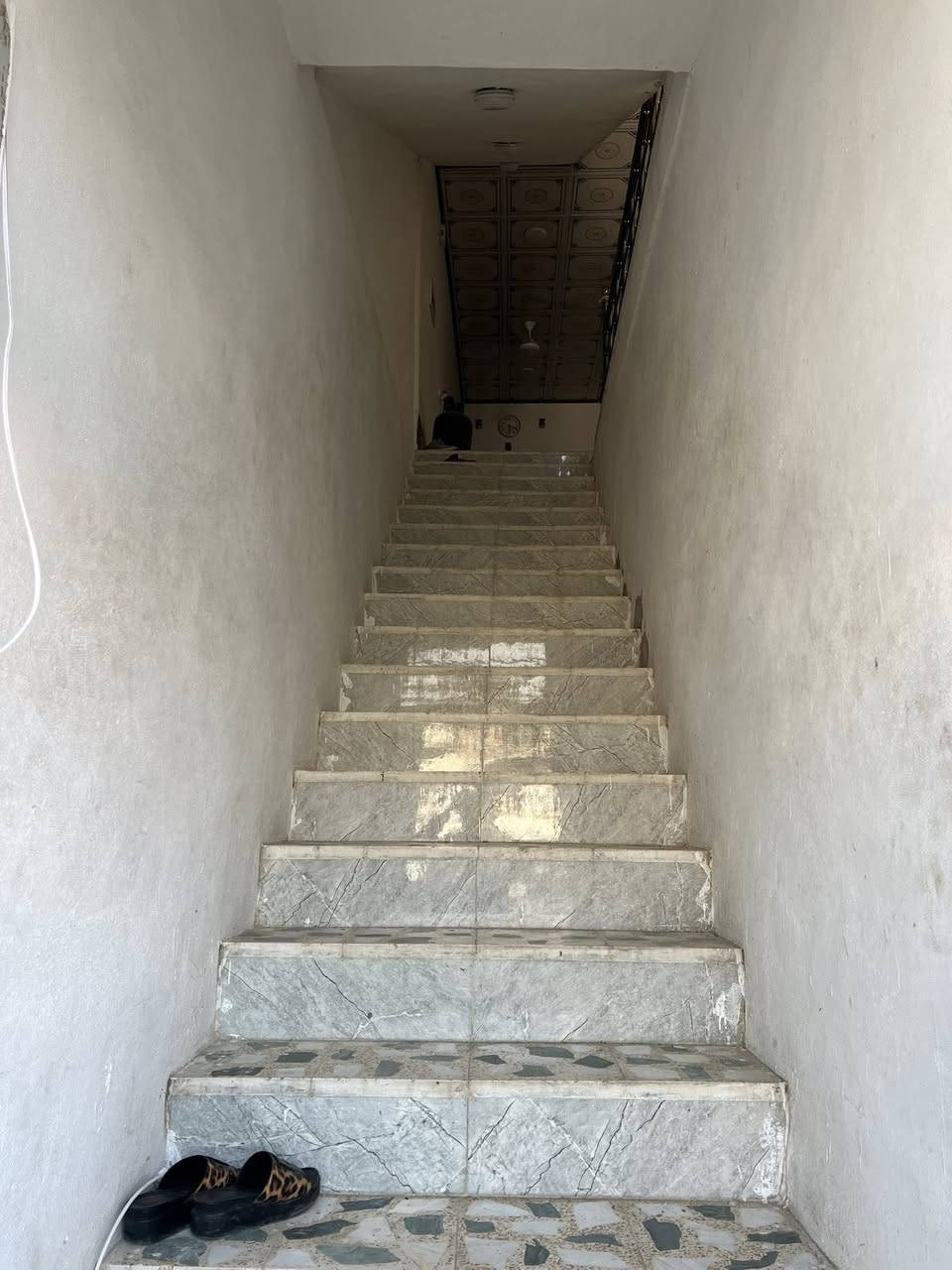 عقار للبيع ⬇️⬇️

شبه تجاري ثاني ارض عن شارع ٣٠ 🏢🏢

حي الانتصار شارع ٣٠ من جهة الكرامة🏛️🏛️

مكون من محلين كبار مساحة ١١٢ متر 📐📐

مع شقة مساحة ١٢٢ متر غرفتين نوم واستقبال ومطبخ وصحيات

يقع عل شارع ١٥ متر 📃📃

للاستفسار *********** /*********** ☎️

مكتب الكوفة 🏢
