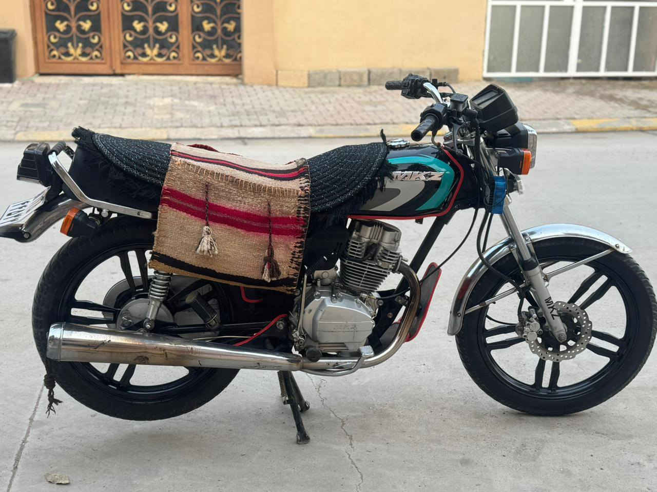 سلام وعليكم دراجه مكز موديل 21 كلشي بشرط دراجه مابي اي نقص كهربائيات كله شغال نكره سلف  سعر 625 بي مجال قليللل ***********
