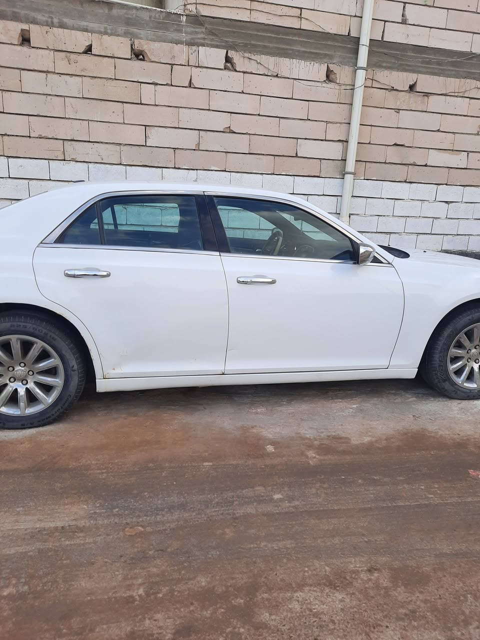 سلام عليكم .
سيارة اوباما للبيع موديل ٢٠١١ بصرة رقم دولي تحويل ثاني يوم محرك ٣٦٠٠ كندي بيها صبغ مكانات صغيرة
كشنات كهربائية
تبريد امامي وخلفي 
السعر ١٤٥ وبيها مجال
بصرة الصالحية رقم الهاتف ***********
