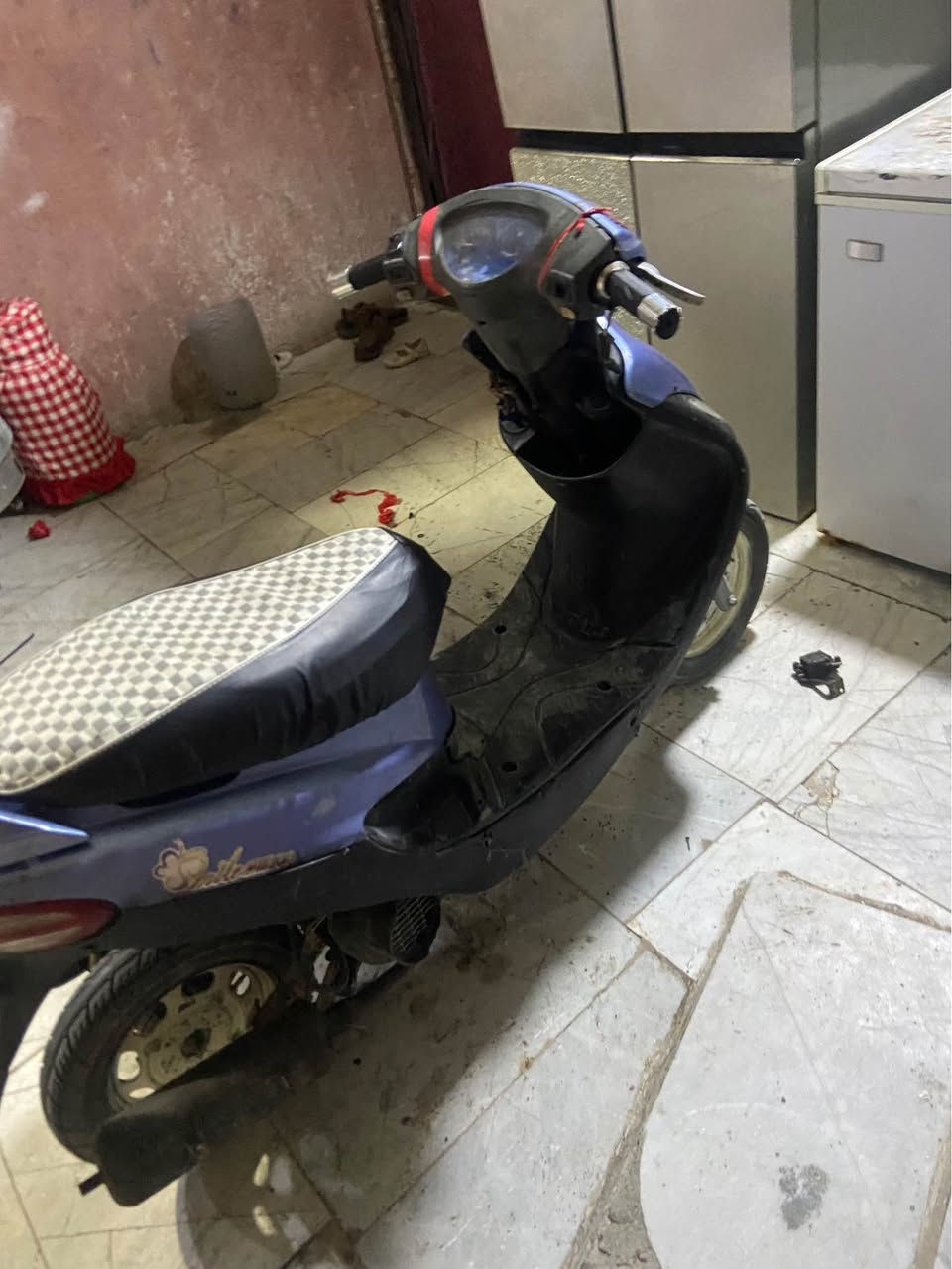 سلام عليكم دراجه ماكس قجمه  كهربائيات كلها شخابه سلف باتري نكره سلف  لايت بك لايت كله شخال العينه كيج البانزين هم شخال  كله شال بس مجرد كفراتها اشويه تعبانه السعر 200 وبيها مجالدللطيبين والي مو شراي ليراسلني تمام اخوان مكاني شط العرب الجزيره شارع زين العابدين قرب اسواق التعاون  رقم /*********** الاستفسار. البصرة, العراق
