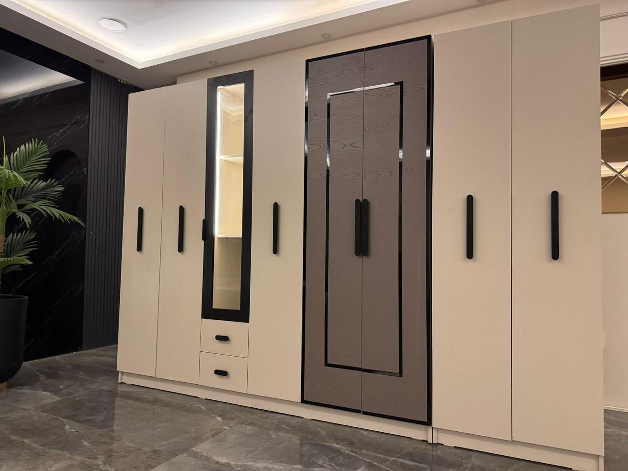 ✨ موديل كايا برو المودرن ✨

🛋️ تصميم عصري أنيق يناسب المساحات العملية والراقية

🔹 المواصفات:
▪️ 7 قطع
▪️ كنتور مع ملحق 3 متر
▪️ براغي + چوي حديد لثبات وقوة أعلى
▪️ سرير مخزن (جك) عملي
▪️ شغل درجة أولى

💯 خيار مثالي يجمع بين الأناقة والجودة

📩 للحجز والاستفسار:
📱 *********** (واتساب متوفر
