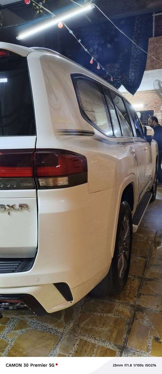 سلام عليكم من رخصت لكروب لاندكروز جديده موديل ٢٠٢٥ البيع سياره ماشيه ١٢ ألف سياره مكفولة عام سياره المتت سياره مغلفه نانو *********** مكان سياره بغداد جديده
