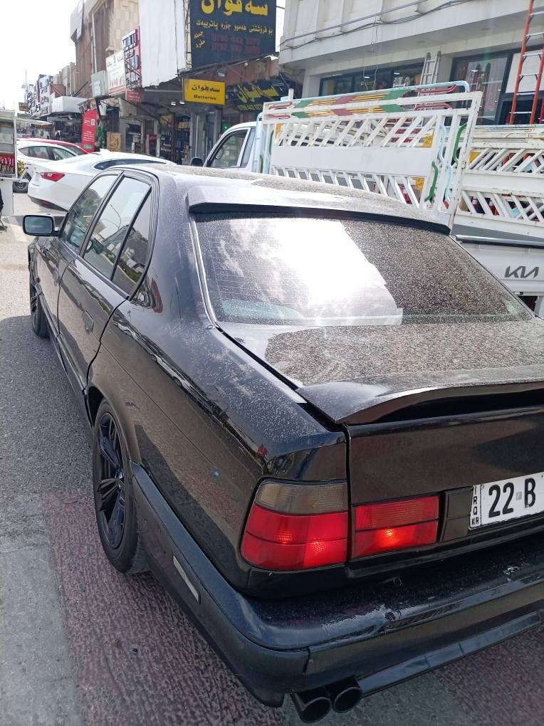 ( بيع او مراوس شمالي فقط )
 Bmw 1992
محرك 525i كبس
فول مواصفات كير عادي ✈️
* رقم اربيل جديد
* كامل زينون
* سلايد
* جام كهرباء
* لايت حلقة
* كيج حلقة
* كشن جلد لوك
* دركة ٩٥
* دعاميات M
* سبايدر M
* كزوز سبورت
* ويالة سبورت
* دبل جكمجة
* قفل مركزي
* تبريد و تدفئة
* ئاي بي ئيس

* ضرر جاملغ سايق شواصي شرط بجم وخلفي كبس شرط
مكاني اربيل
سعر : ٥٨ ورقة
غرامات : ٣ ورقة ينزل من سعر
واتساب :  *********** أربيل, العراق
