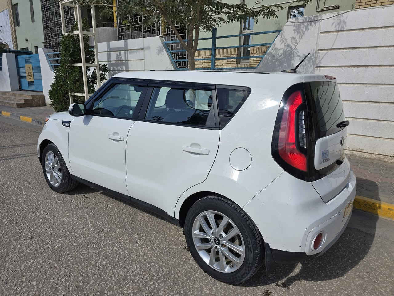 كيا صول
وارد امريكي 
المكان كربلاء 
الموديل :٢٠١٩  
اللون : ابيض
رقم بغداد  تحويل مباشر 
عداد المسافه : ٣٠ الف ميل
حجم المحرك : ٤ سلندر ٢٠٠٠ 
المواصفات عادية
شاشة  - تحكم سترين - كامرة خلفيه
ويل كب - 
الضرر : جاملغ خلفي بدون ايرباك و السونار مرفق وجميع التفاصيل موجودة بالصور
السياره جدا نظيفة و بدون نواقص 
١#السعر ١٢٥ ورقة للاستفسار  الاتصال 📞
***********
