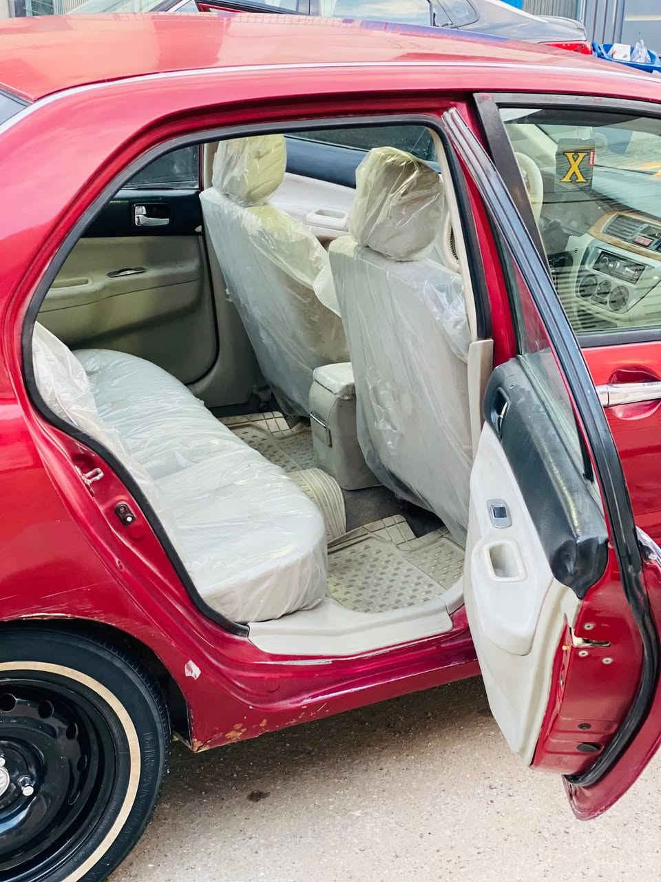 السلام عليكم سياره مسيبوشي لانسر 2007 السياره جاهزه كهربائيات وتدفئه وتبريد وماناقصها اي شي فقط مصبوغه عام للجماليه ومكفوله من الضربه كير ومكينه خير من الله مكاني نجف السعر 68 وبيها مجال بسيط وهذا رقمي ***********
