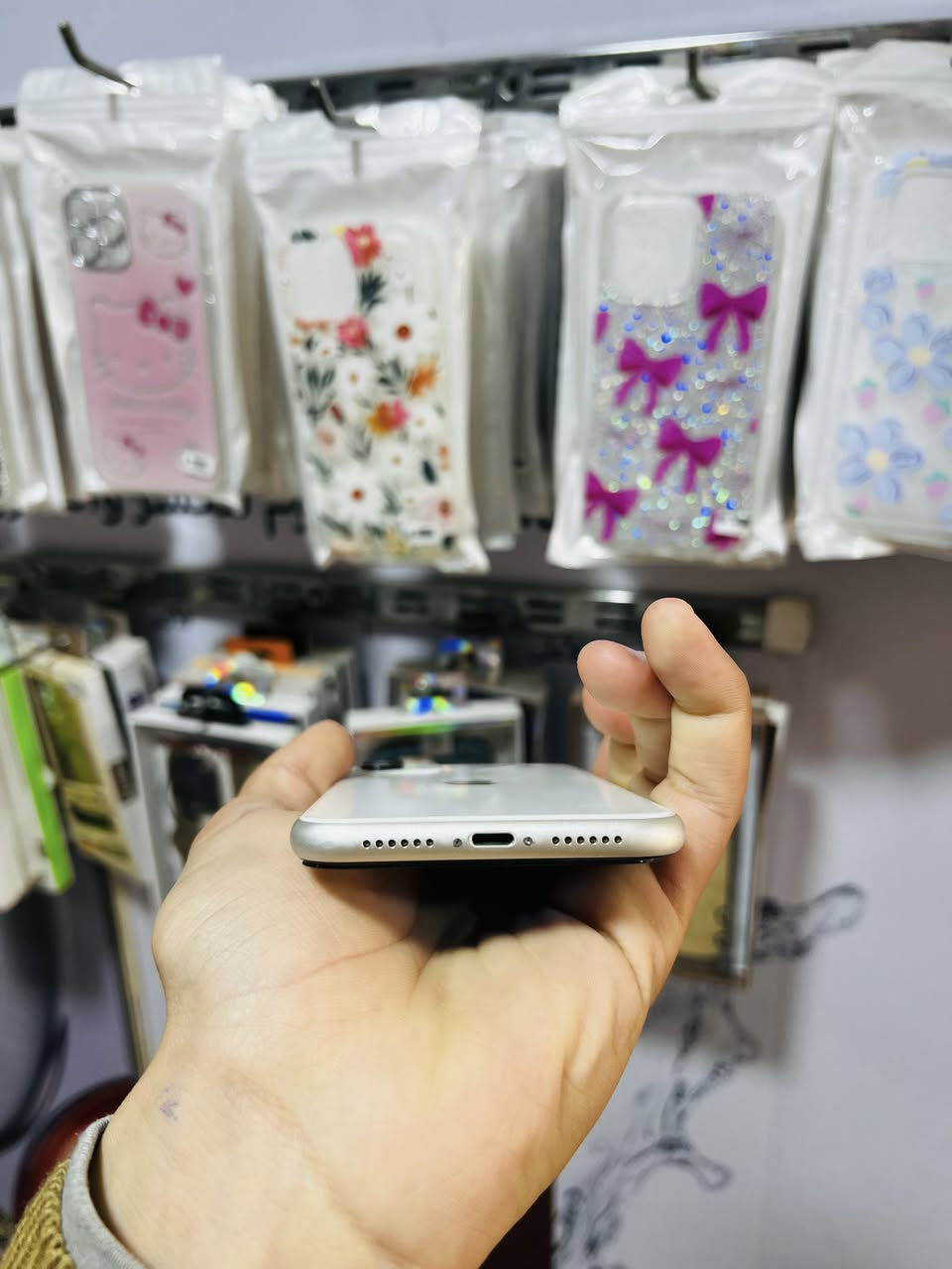 السلام عليكم للبيع ايفون 11عادي الجهاز بلادي مامفتوح
بطاريه 82🔋
ذاكرا 128📿
فيس ايدي شغال 🧑‍💻
الجهاز كله شغال ومكفول🎖️
كامرات صوت لاقطه مكفول 📷
نضافته 100/100🐦‍🔥
للبيع بسعر265الف 🤑
للتصل ***********📞
مكاني تكريت شارع الاطباء
 .
