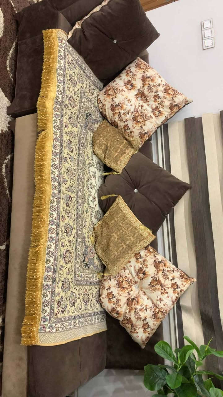 تخم ديوان 5 قطع نظيف ويا كوشات كبيرة على طول الديوان للبيع ١٥٠ وبي مجال العنوان واسطي


**إذا كنت صاحب هذا الإعلان وتريد حذفه لأي سبب، رجاءا أرسل رسالة إلى الدعم الفني**