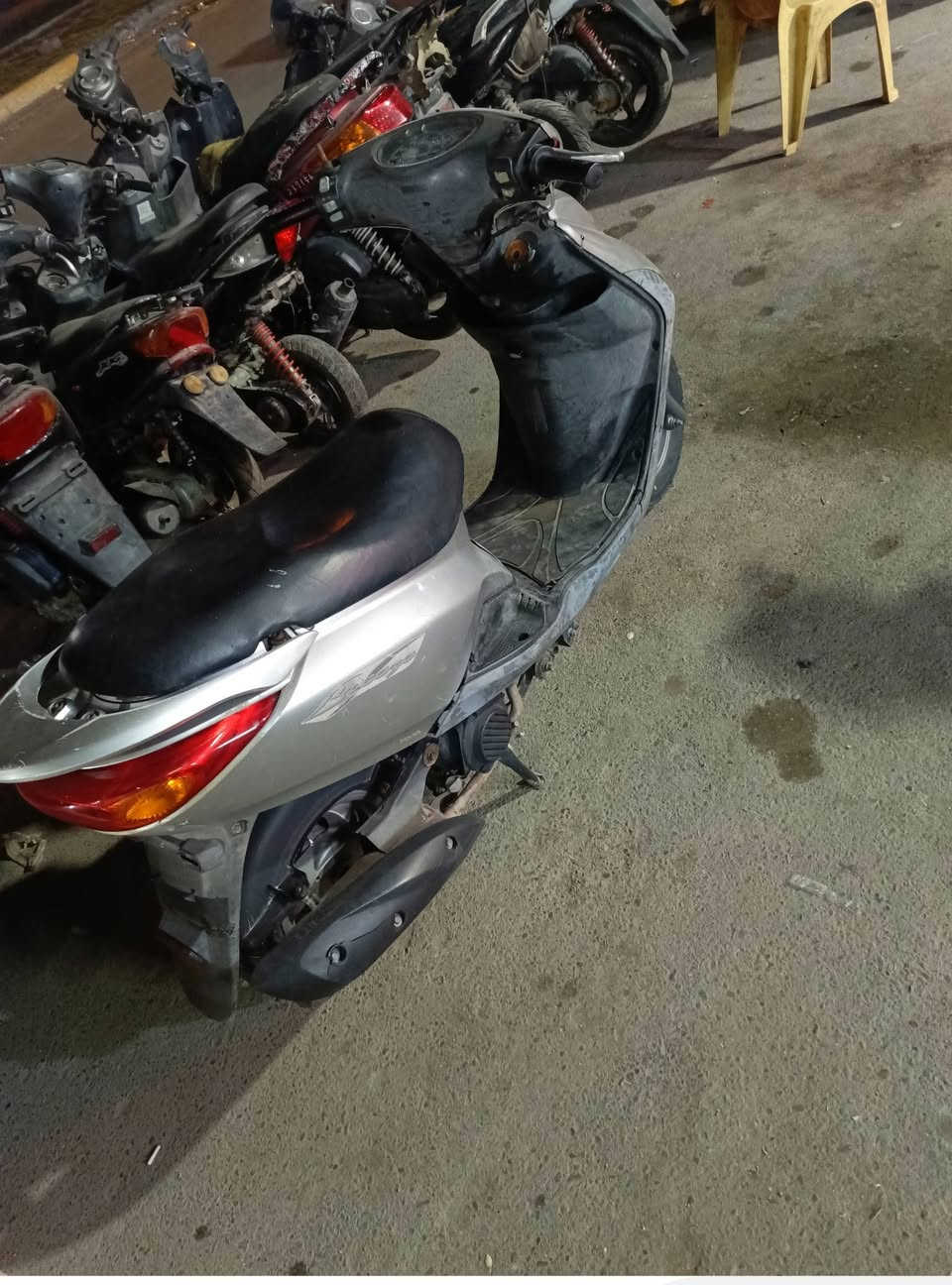 اسلام عليكم دراجه بريز للبيع مستعجل علا بيعته نقصهه فقط كابريتر تعبانه دراجه بلاديه تشتغل نكره سلف فشكتهه لا طاكا ولا ملحومه علا وظع شركه شراي يتصل ***********سعر ....400....مكاني شعب
