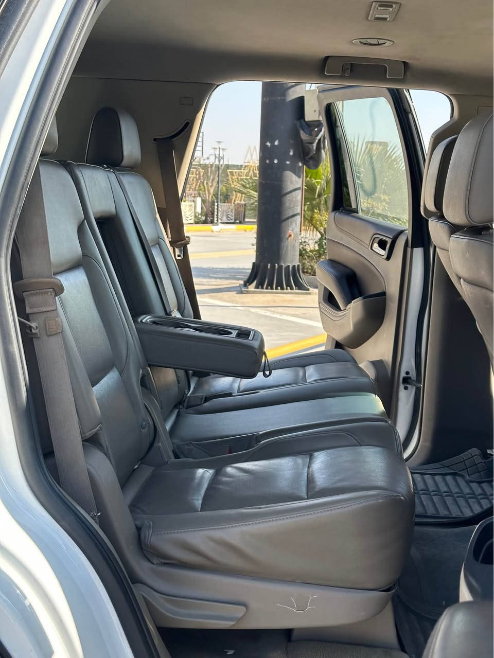 السلام عليكم
تاهو 2015
للبيع او مراوس بـ لاندكروز 
مواصفات LT
رقم بغداد 
السياره بيها 3 قطع صبغ
السياره نضيفه و نصبتها احلا من الصور
شرط التحويل 
مكان السياره بعقوبه تقاطع القدس
السعر 275$ و بيها مجال 
*********** بعقوبة, ديالى
