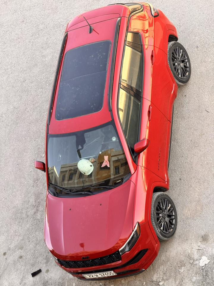 Jeep compass red edition 
جيب ريد ادشن كومباس 2023￼
اعلى فئة فول مواصفات 1/1 (للبيع)

المواصفات .......
مكينه 2000 تيربو *المرغوب

كير 9 نمر
كشنات جلد كامل
كشن السائق والراكب كهرباء
تدفئه تبريد بالكشنات الاماميه
تدفئه بالكشنات الخلفيه
تدفئه ستيرن
كشنات خزن
سستم صوت alpine 
مرايه وسطيه كهرباء + رادار
شاشه ديجيتال 
شاشه جبيره تربط apple carplay بدون واير
رادار 360 
مثبت سرعه
مثبت مسار
مثبت مسافه امان 
بريك طوارئ
اوتو ستارت ستوب
تبريد قطعتين
بانوراما
صندوك كهربائي 
دمام خلفي 
صندوك يفتح بتمرير القدم
دفع رباعي
جام فول اوتو
حساسات خلفيه
مانع انزلاق
3 اوضاع قياده ( اوتو . رملي .ثلجي )
هاند بريك بصمه
تشغيل عن بعد 
لايتات زنون ام العدسه 
ويل 19 
بك لايت Led
ماشيه 25  ميل
وبعد هواي بيها مواصفات 
حادثها فقط بنيد مبدل وصور الحادث موجوده 
ايرباك سستم

الناصرية مركز الناصرية الشموخ 
***********
