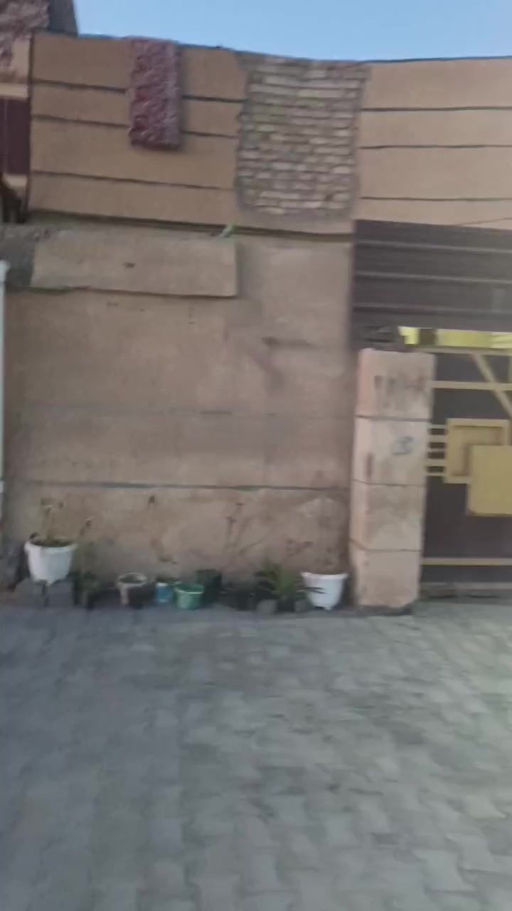 السلام عليكم ورحمة الله
الدار للبيع العنوان شارع سكلات قرب جامع الشهيد عدنان السيد علي مساحه الدار ١٣٧ سم وعرض الشارع ٢٠ متر للاستفسار *********** اتصال مع صاحب الدار
