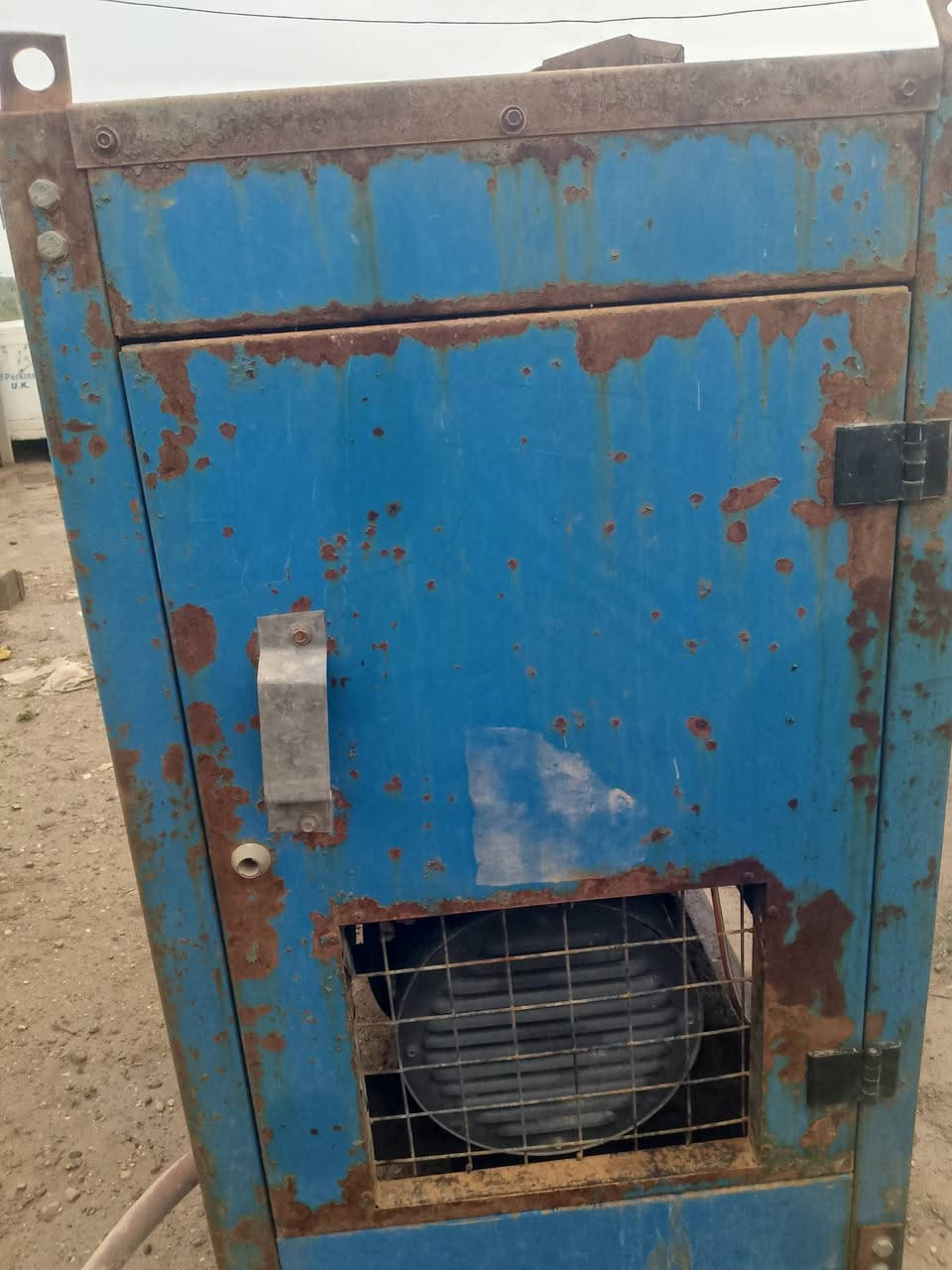 سلام عليكم للبيع مولد دويز 2بستم 17كيفي طبك بلادي كاتم لا تنقيص لا تبخير عنوان بغداد  الستفسار اكثر اتصل على رقم ***********
