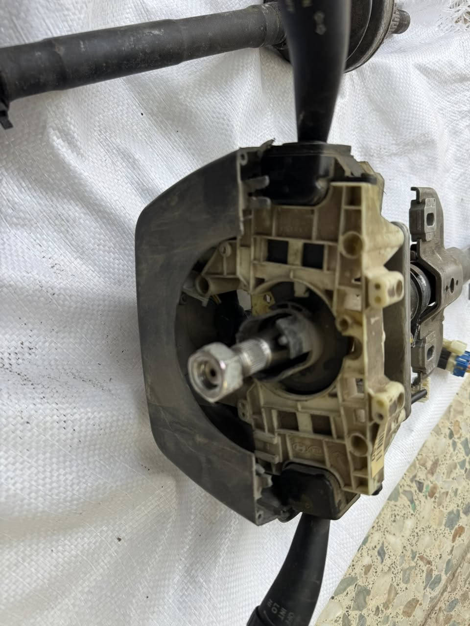 سلام عليكم عندي ذني الغراض درايم جهة السايق القصير مابي شي حاويه بس الرأس مبدل وع الفحص والنوزلات الحليبي مال محرك 2000  منضفات بجهاز بس شدهن 
والخضر يمكن مال 1600 شغالات وع الفحص 
والستيرن هوه وجوزه شغاله و اليدات شغالات 

النوزل لأخضر 15 
وال حليبي 25 
والدرايم 40 
والستيرن 25 
مكاني نجف او كربلاء ***********
