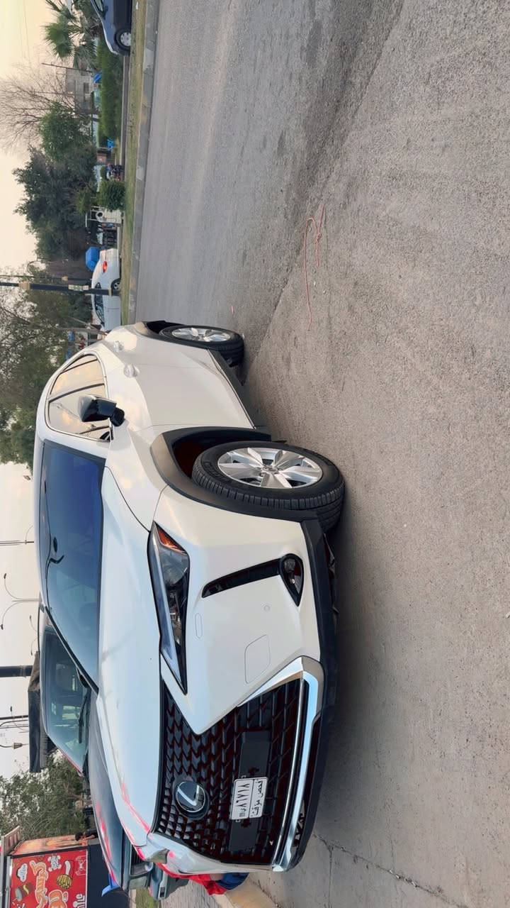 LEXUS UX250h 2023 🤍 
� السيارة موجودة بـ كركوك
📞*********** 
 السيارة مفحوصة وموجوده الضرر مالتها كامل بالتقرير 
ملاحضة الاباب رش لتوحيد اللون 
وسيارة رقم كركوم ومرقمة باسمي
