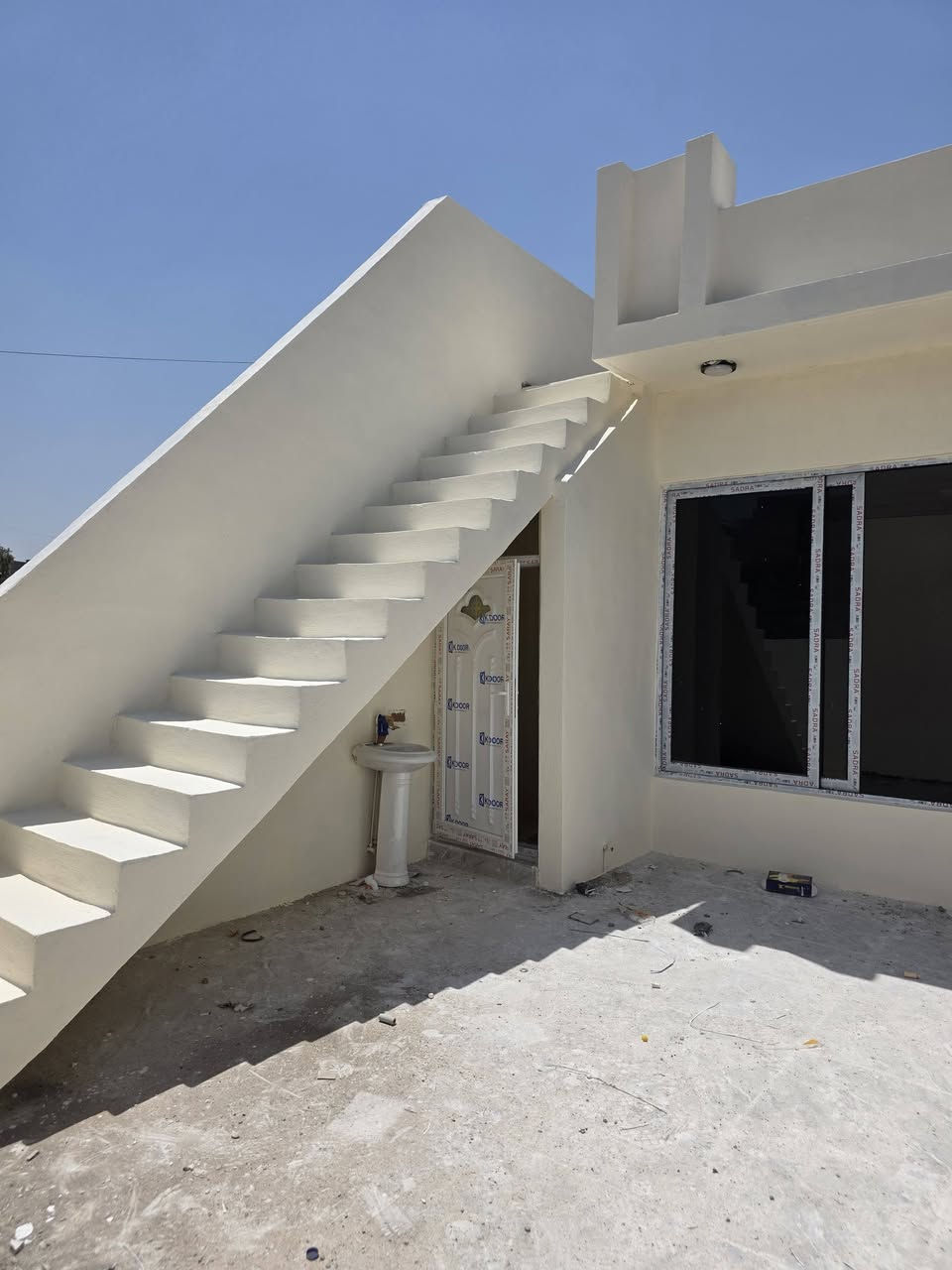 خانو 100متری فول کاشی خانۆکە تازیە  پێک هاتووە لەژورێ میوان ژوورێ خەو متبەق ساردو گەرم سەحیات گەراج سەیارە
دکت مەرکەزی سعری گونجاوە 30ملێنو مجال
عنوان کرکوک پنجاعلی نزیک جامع علی زنگەنە
***********

