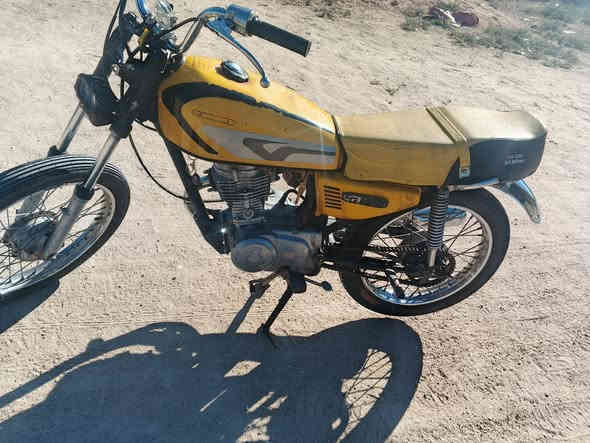 دراجة اربعه كير كلك كلك مكاني كربلاء المقدسة ناحيت الحر الدراجه ناقصها خيالها تاير امامي وخلفي جدد الدراجه ع الثالث تعلك السعر 325 وبيها مجال لطيبين  الستفسار ***********
