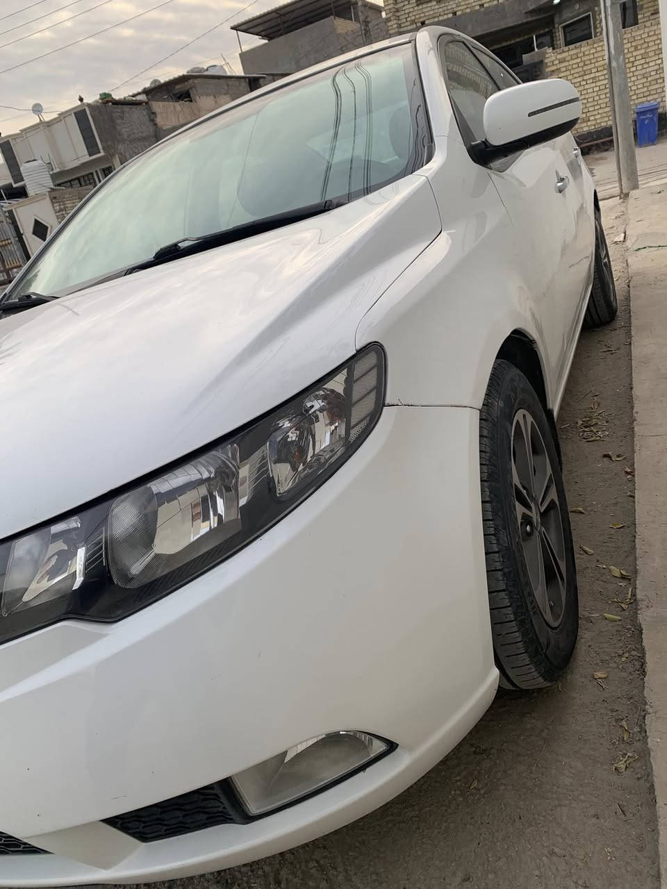 السلام عليكم سيراتو 2011 خليجي رقم بغداد فول مواصفات عدا البصمه ماشيه 170 الف بيه صبغ جاملغ امامي وربع باب سايق الباقي مكفوله سعرها 113 بيه مجال بسيط ***********
