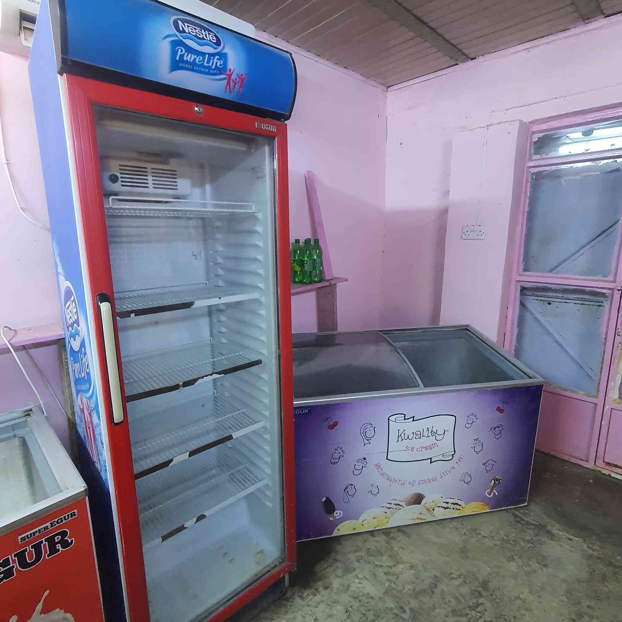 السلام عليكم متاح غراض محل مستعمله للبيع للاستفسار ...اتصل ***********
