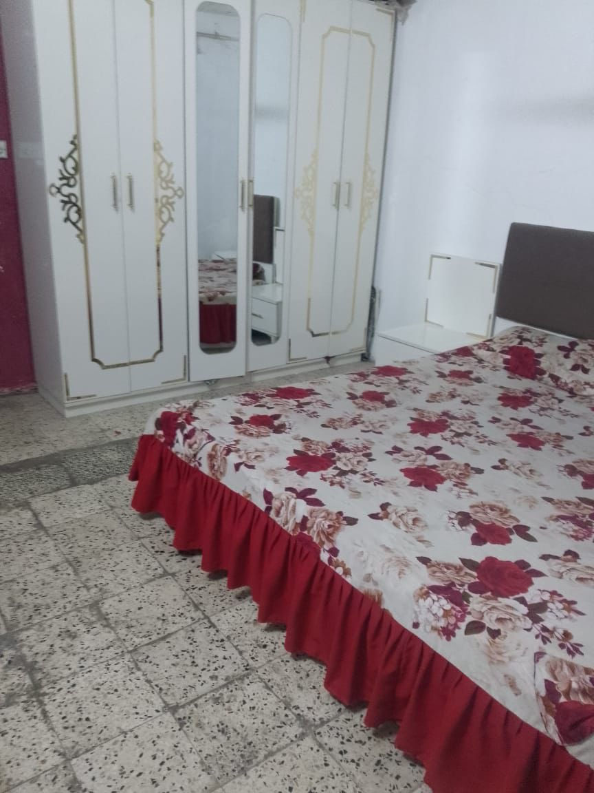دار 🏠 لليـــــــــــجار المساحه 50 م 
موقع 📍 الشعب قرب سوك شلال وقرب مثلجات تفاحه 🍏
يتكون من طرمه ستقبال حولي مطبخ كبير ترك خدمات غرفه نوم 🛌 للاستفسار مكتب الباسم الشعب شارع الصحه واتساب فيس موجود *********** حسين الدراجي ابو الاكبر 💤💚
