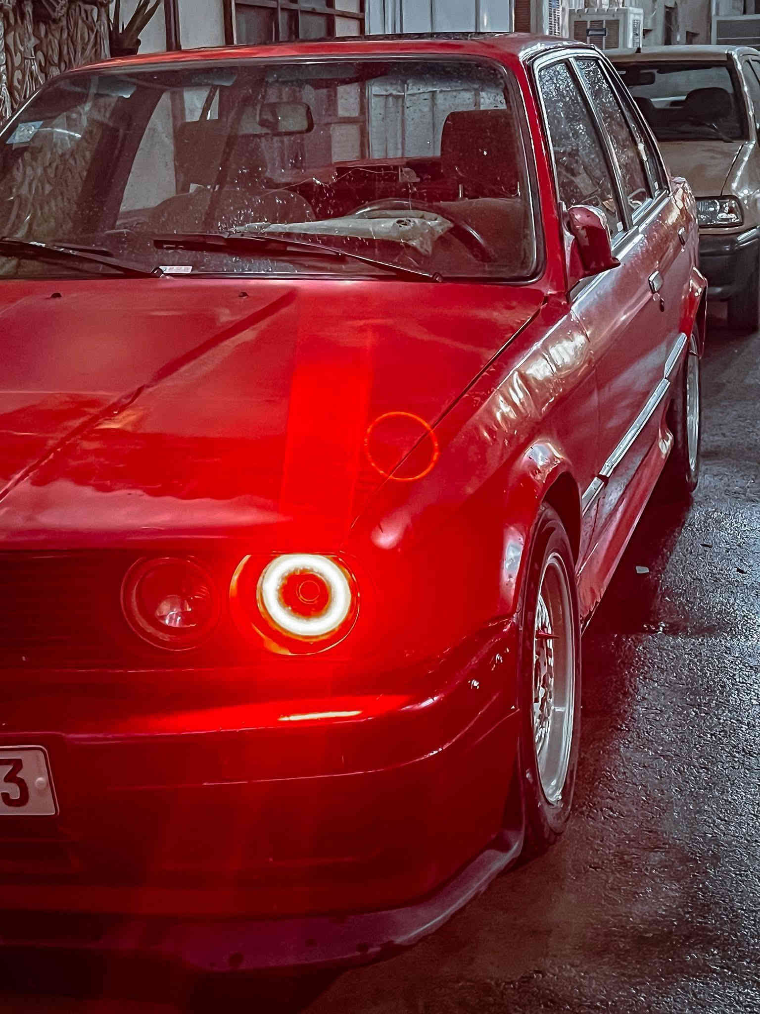 السلام عليكم    للبيع.        

السعر 33 وبيهة مجال بسيط 
بي ام دبليو حجم 320 زعرة
اربعة ٤ سلندر كير عادي. معدل وشلعة تشك الكاع 
موديل 1993
تخم تايرات و ويالة نظاف
ضايفلها دمام وعدسات وزنون واكزوز بسيط

للاستفسار *********** متوفر واتساب
