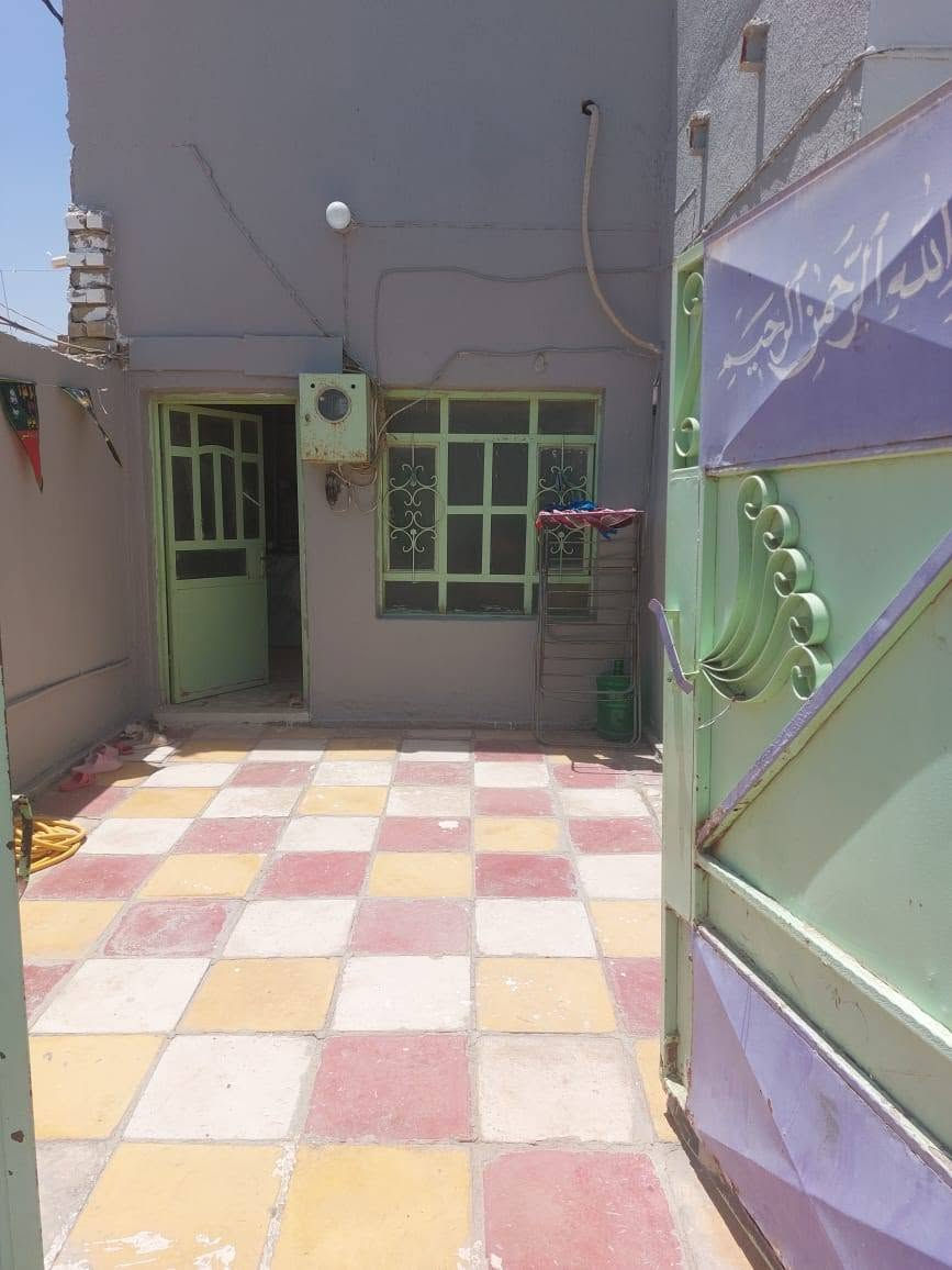 دارالبيع طابو صرف مساحه ١٢٠ متر واجها ٨ م
 ونزال ١٥ متر بناء جديد يحتوي على غرفة نوم +صاله + براني +غرفة فوق السطح 
مطبخ سيراميك حمامات دخليه سيراميك درجه اولى وحمامات خارجيه ساحة مدخل لبيت ٥ أمتار أرضيه كاشي مرمري الدار ركن على 3 شوارع الحي الجمهوري الشارع العريض شارع حسينية حي الجمهور مقابل بيت 🏠 أبوعلاء جميل طارش ٠٠أبومكتب عقارالتميمي
للاستفسار والاتصال *********** واتساب
