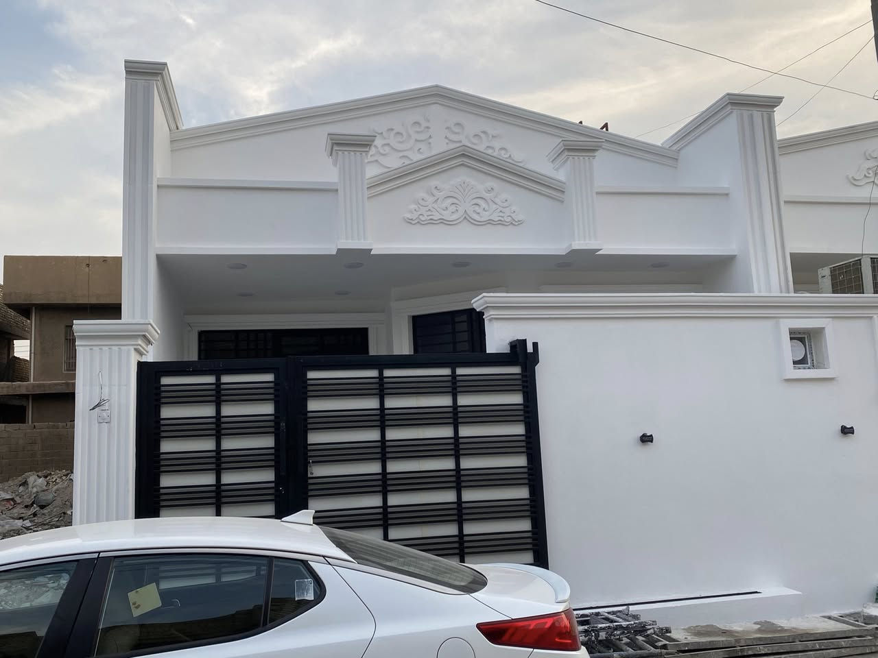 السلام عليكم يوجد صباغ متفرغ للعمل شغلي صبغ طلس مانع رطوبة ورق جدران بديل الخشب قطعي
***********
