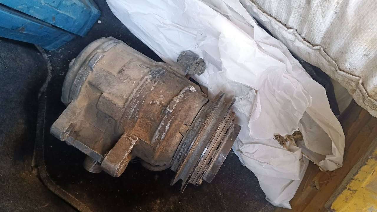 كومبريسر تبريد  بساتن جنت شاده على  ٥٣٥ فل  شرط الشغل بس فتحته بالشته وبهل صيفيه بعتها للسياره وبقه عندي دينسو شرط الشغل  انطيني سعر واخذو ***********
