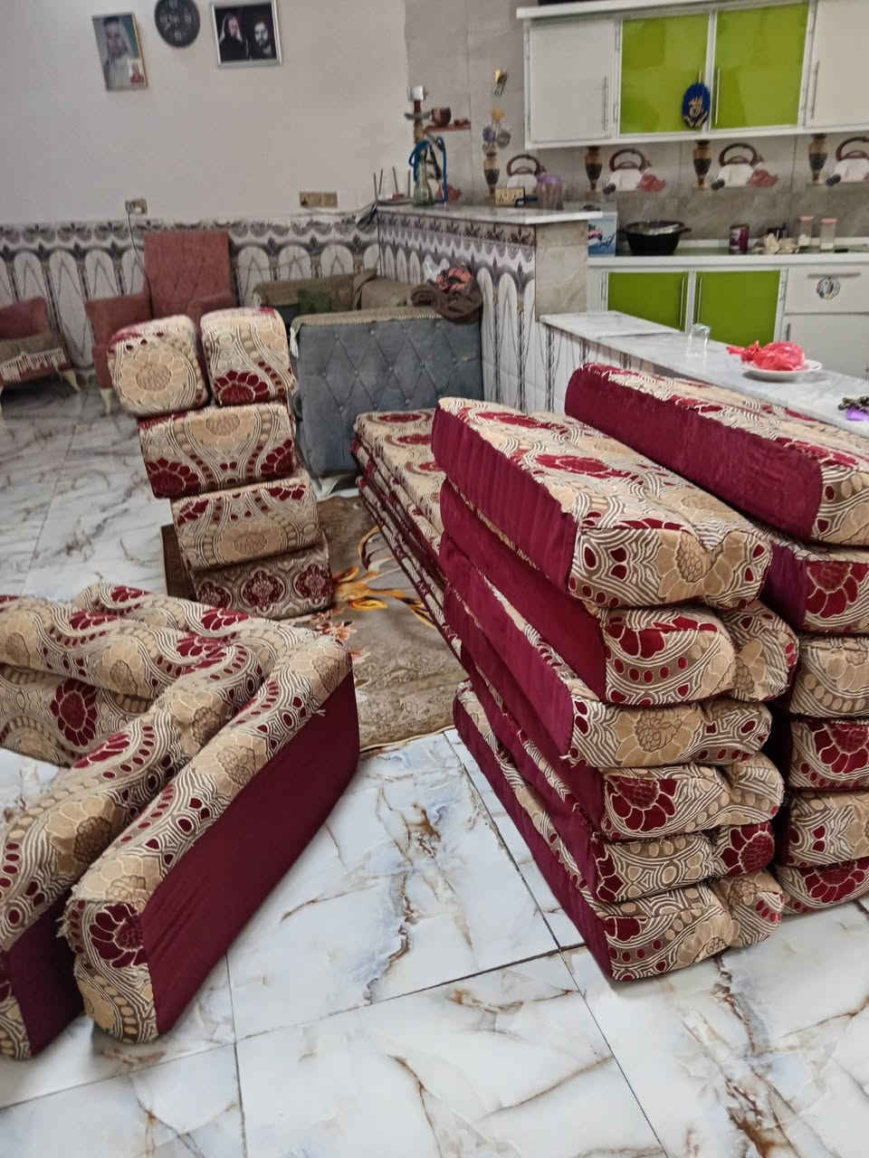 بيع سريع بلاش
جلسه عربيه ٧دواشك ١٤متر.نظيفه جدا
السعر ١٦٠مع للمجال. ***********
الحر سواده مدرسه للحسام
