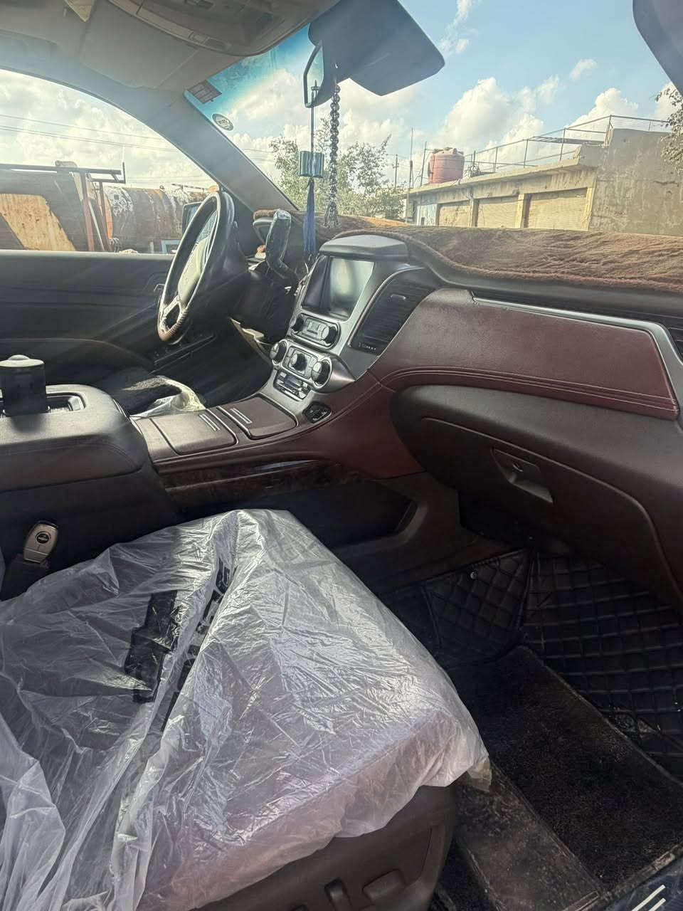 السلام عليكم تاهو خليجي موديل 2017LTZمعروفه تجي فول كلشي بيها بدون صبغ بيها بارد وكم رصعه تطلع خفيفه صبغ بس بالدعاميه كير محرك صدر كهرباء تايرات دواخل كله جديد ومكفول ماشيه 172كيلومتر رقم اربيل دولي تريد وكاله تريد تحويل السعر 37الف مكاني بغداد مجمع بسمايه ***********
