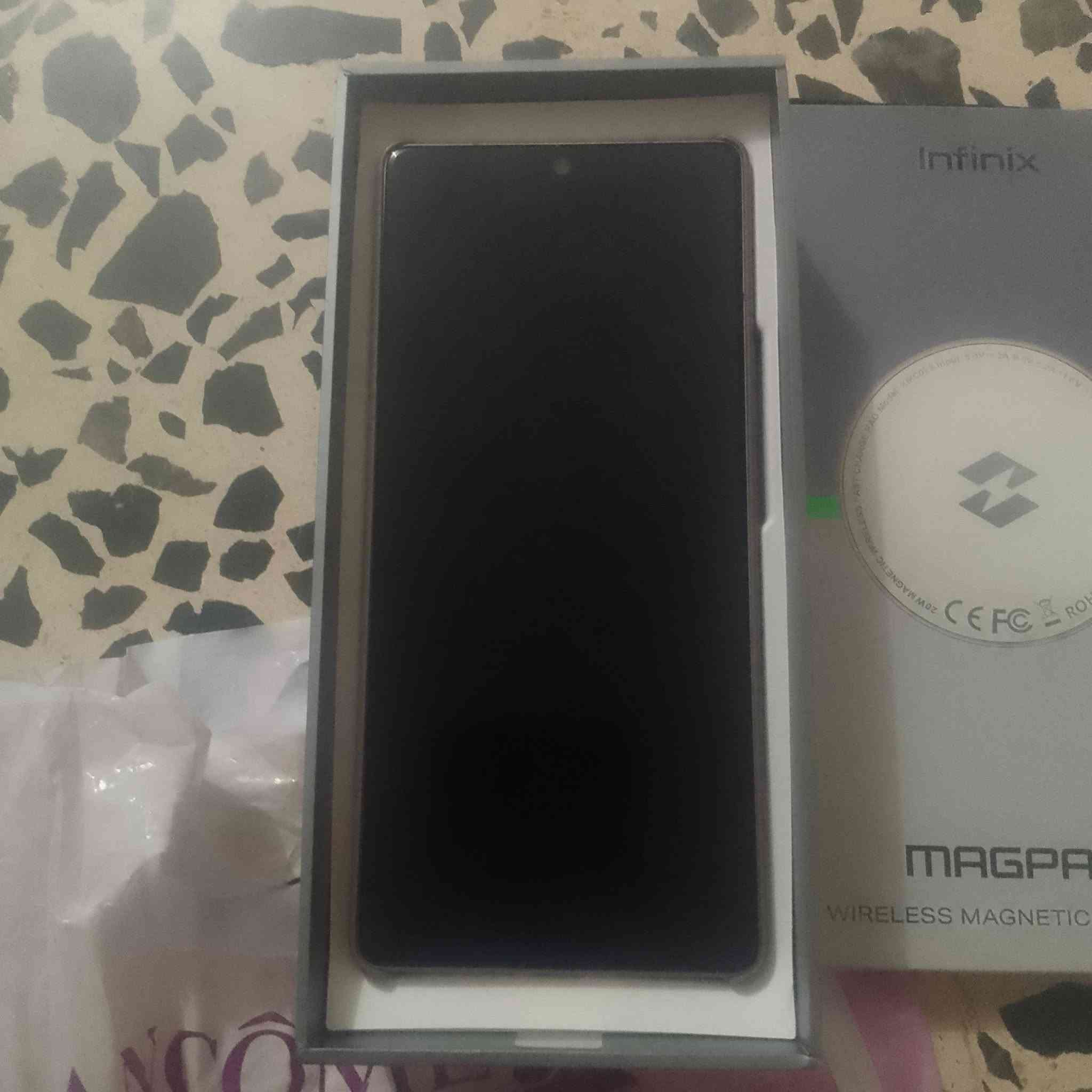 جهاز للبيع مامفتوح بي أي برنامج بعده باكيته كامل شاحنتين اله وحده مغناطيس بضهر وثاني شاحن وكيبل سماعات يعني كلشي ويا اخذنا فه متوازين على فلوسه وارايدين نبيعه اخذته ب 400 شرايه انزله من سعره


**إذا كنت صاحب هذا الإعلان وتريد حذفه لأي سبب، رجاءا أرسل رسالة إلى الدعم الفني**