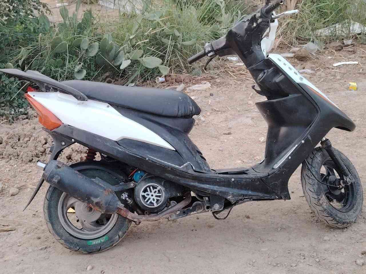 ماكس للبيع  او  مراوس (بأربعه كير) 
 دراجه (مكفوله) 
صالصنه رياضيه 
باتري جديد 
تايرات ثنينهن جدد 
دراجه ناعمه وتخبل 
مكان ديوانيه دغاره 
رقمي ***********
السعر خاص
