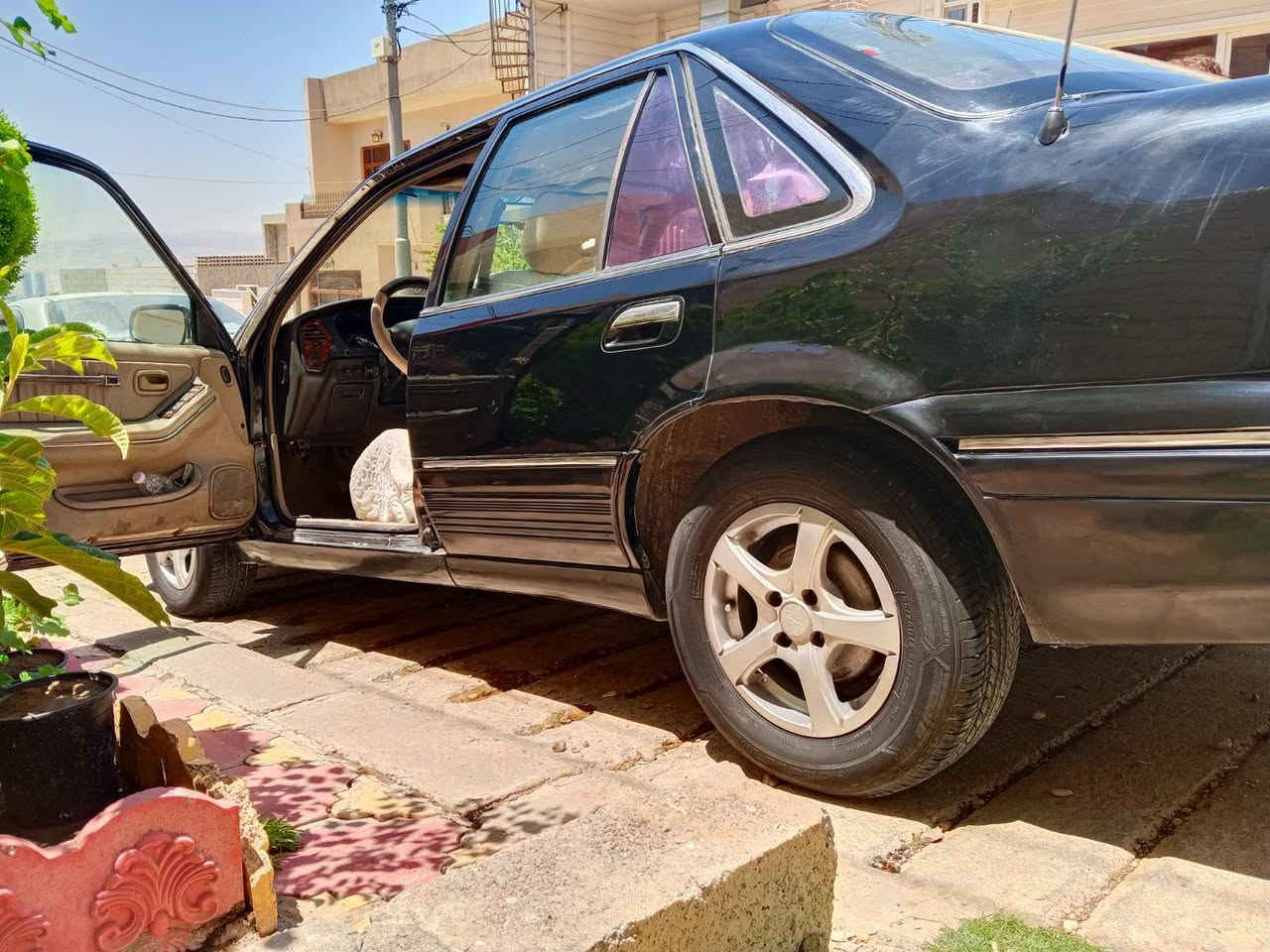 کاکە سەرەتا بەناوی خۆوای گەورەو بیهرەبان  دایۆ پرێس مۆدێڵ ۱۹۹۸ ماشەڵا سەیارەکە زۆر جوانە تۆماتیکە  مەکینە ۱۸  دەیەوو سەنویی ژینگەو ڕێگەو بانیشی هەمووی تازەیە تا ۲٠۳۱  چاور تایەو ویلی لۆکی لەژێرایە ماڵەکە زۆر پاکوو خاوێنە تاقم وایەری هەوو شتێکی مەزبووتە بۆیەک دینار مەسرەف مەگەڕی لەو سەیارەیا تەبریدیش لەسەر سیوچ ئیشەکا لەخزمەتانم سلێمانی ***********  لەخزمەتانامم
